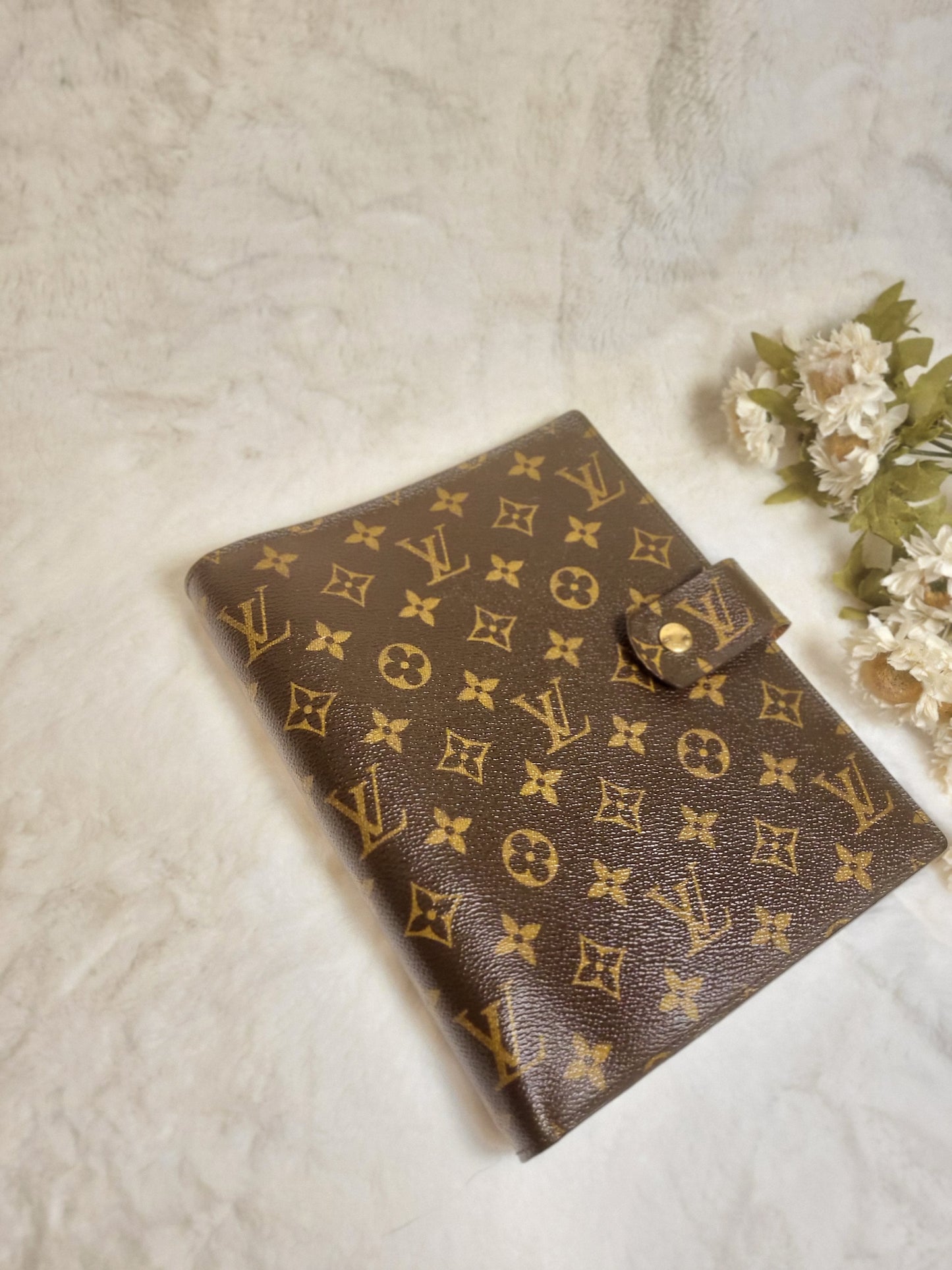 Authentic pre-owned Louis Vuitton agenda gm