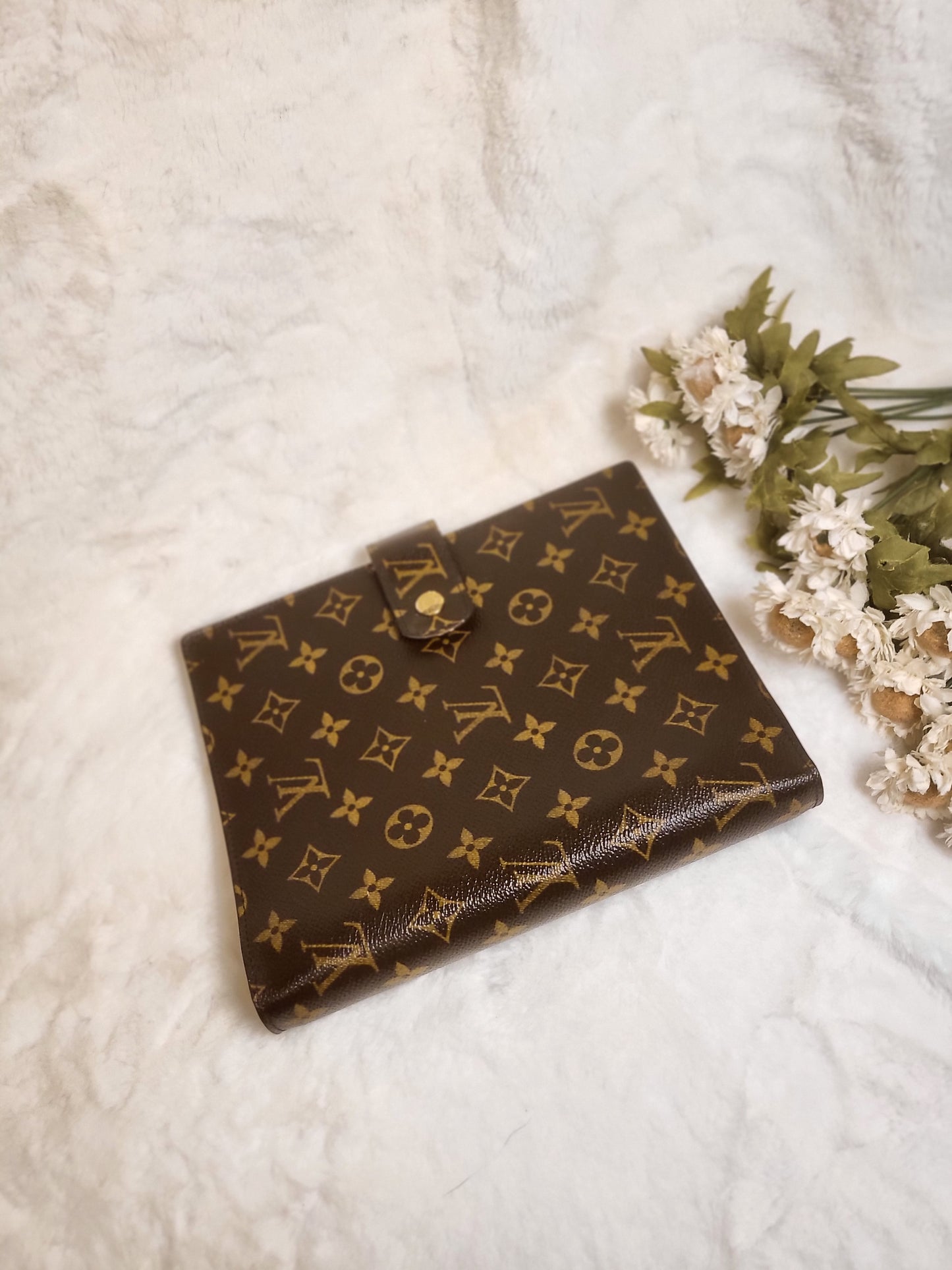 Authentic pre-owned Louis Vuitton agenda gm