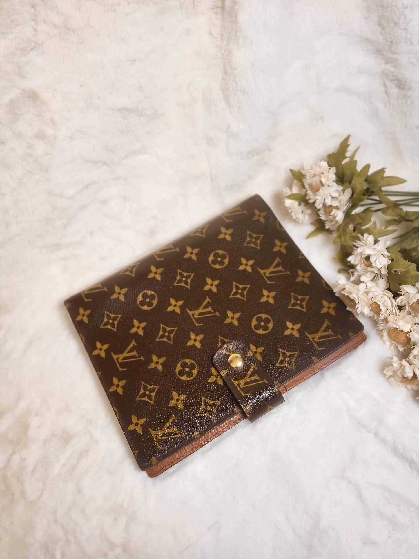 Authentic pre-owned Louis Vuitton agenda gm