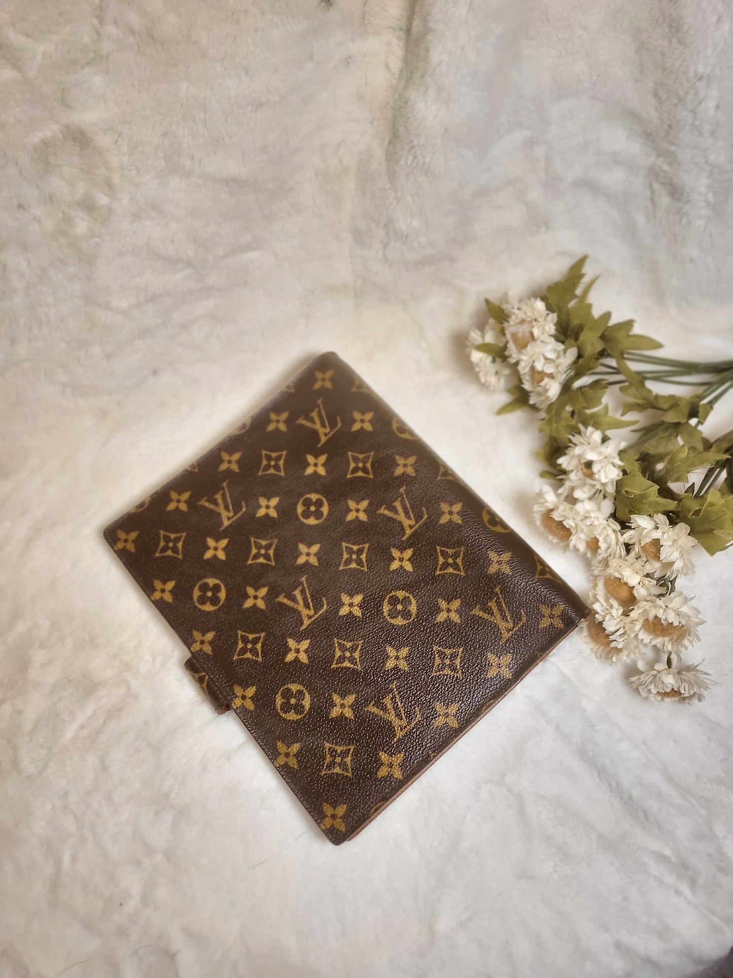 Authentic pre-owned Louis Vuitton agenda gm