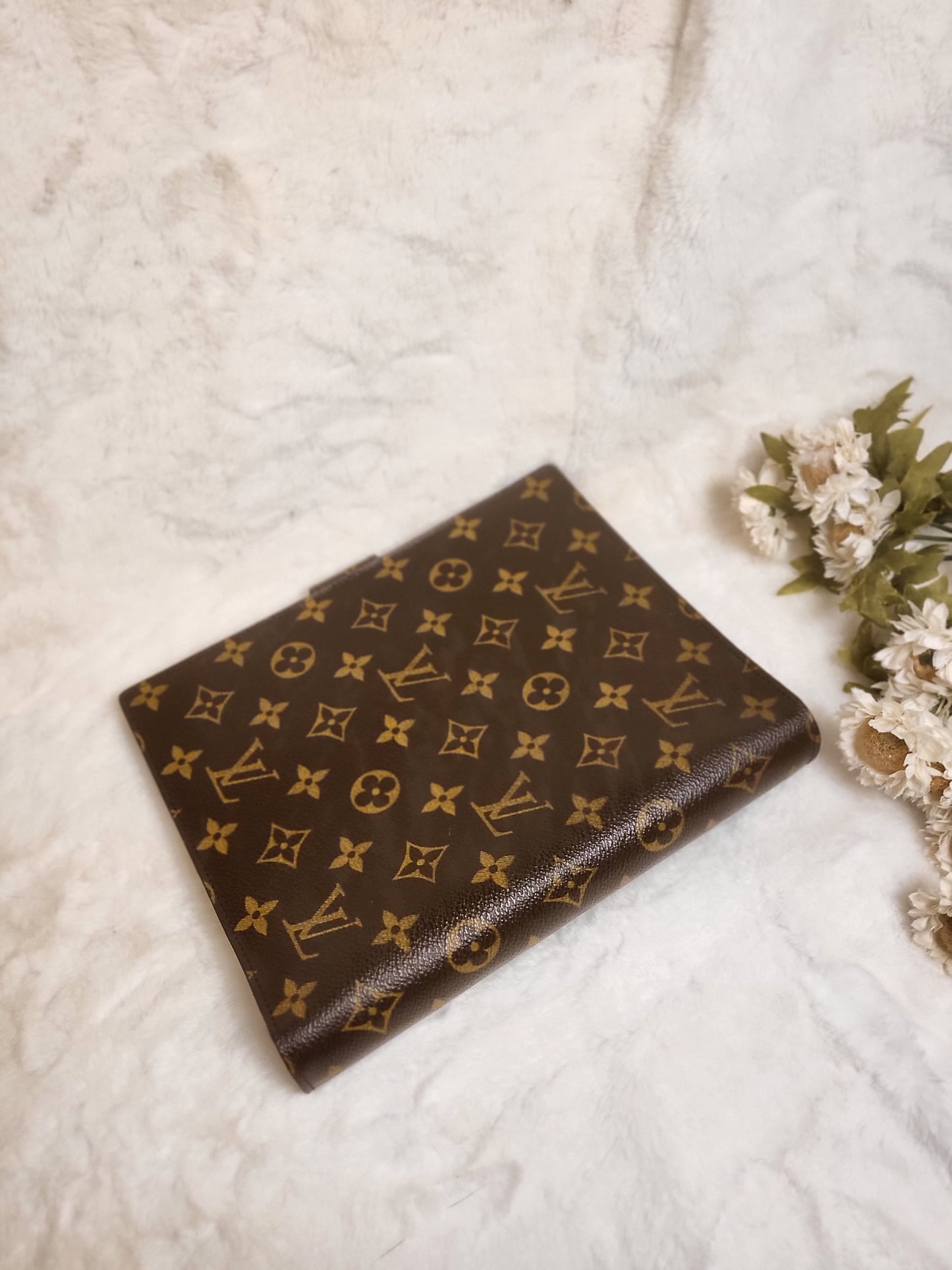 Authentic pre-owned Louis Vuitton agenda gm