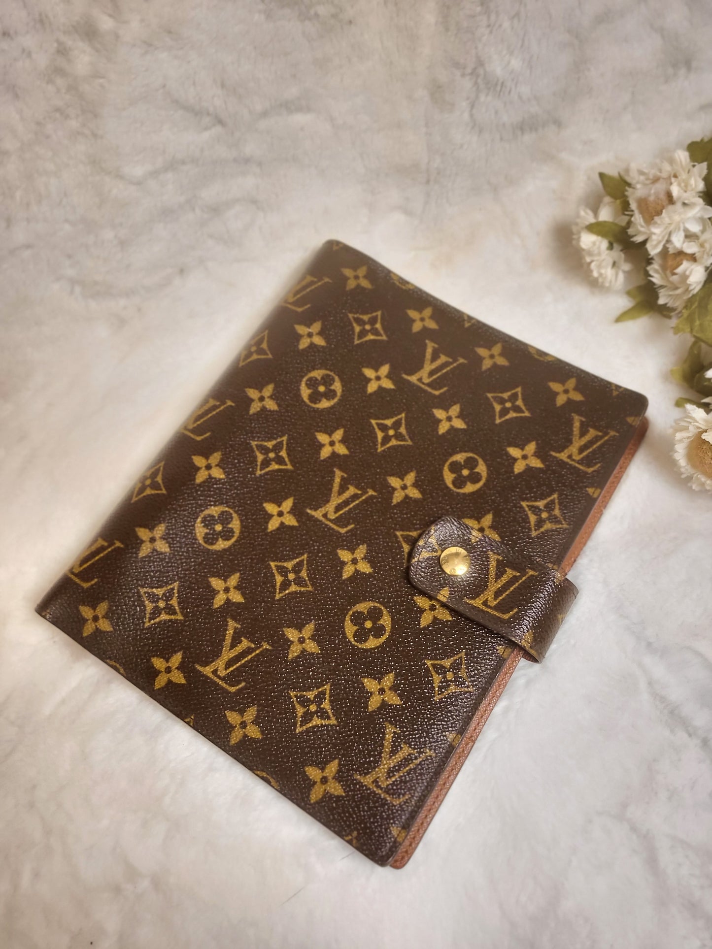 Authentic pre-owned Louis Vuitton agenda gm
