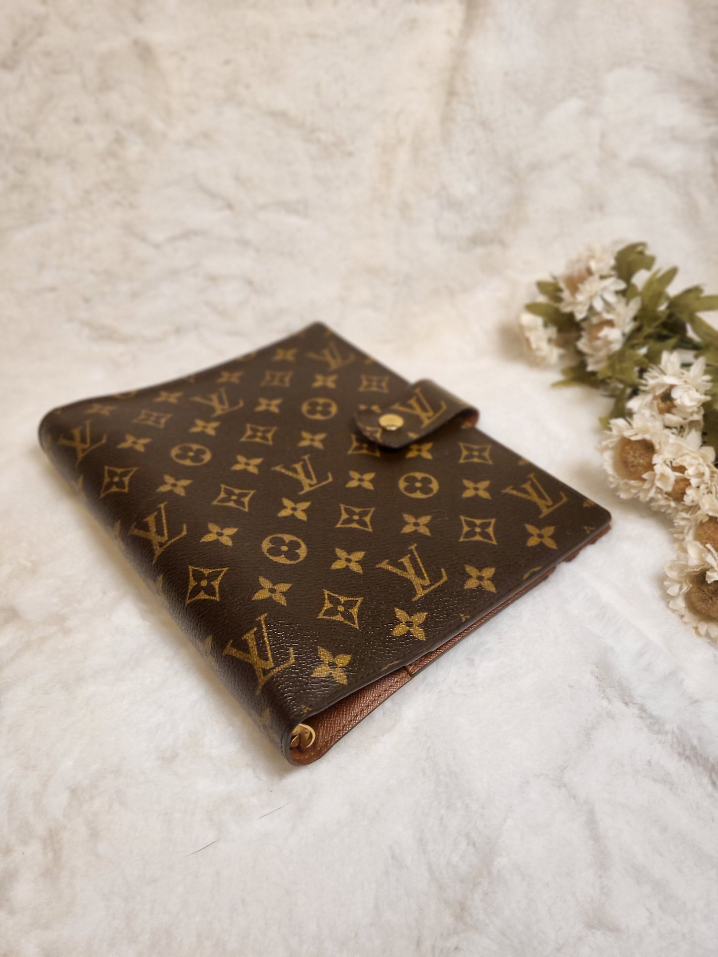 Authentic pre-owned Louis Vuitton agenda gm
