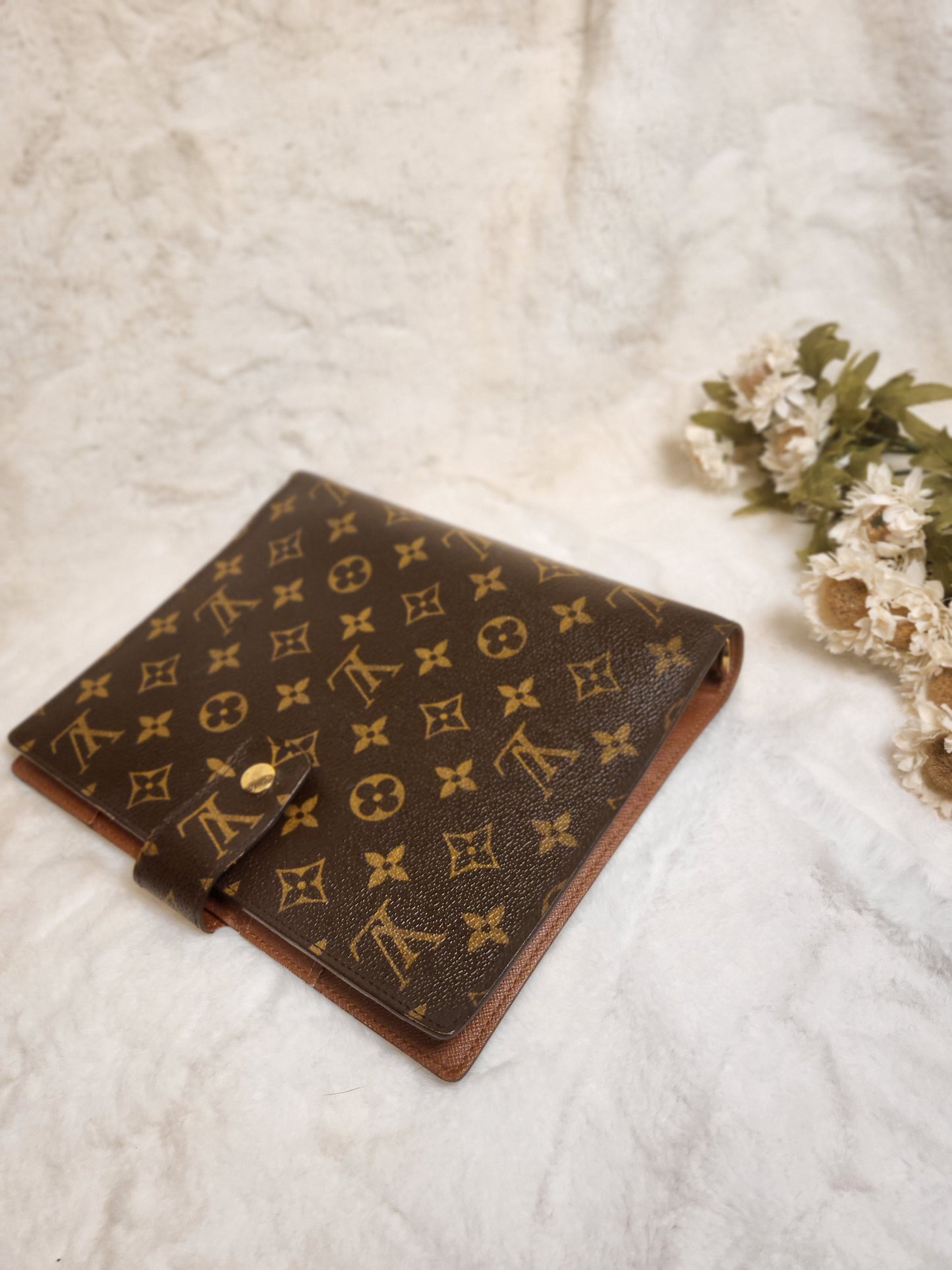 Authentic pre-owned Louis Vuitton agenda gm
