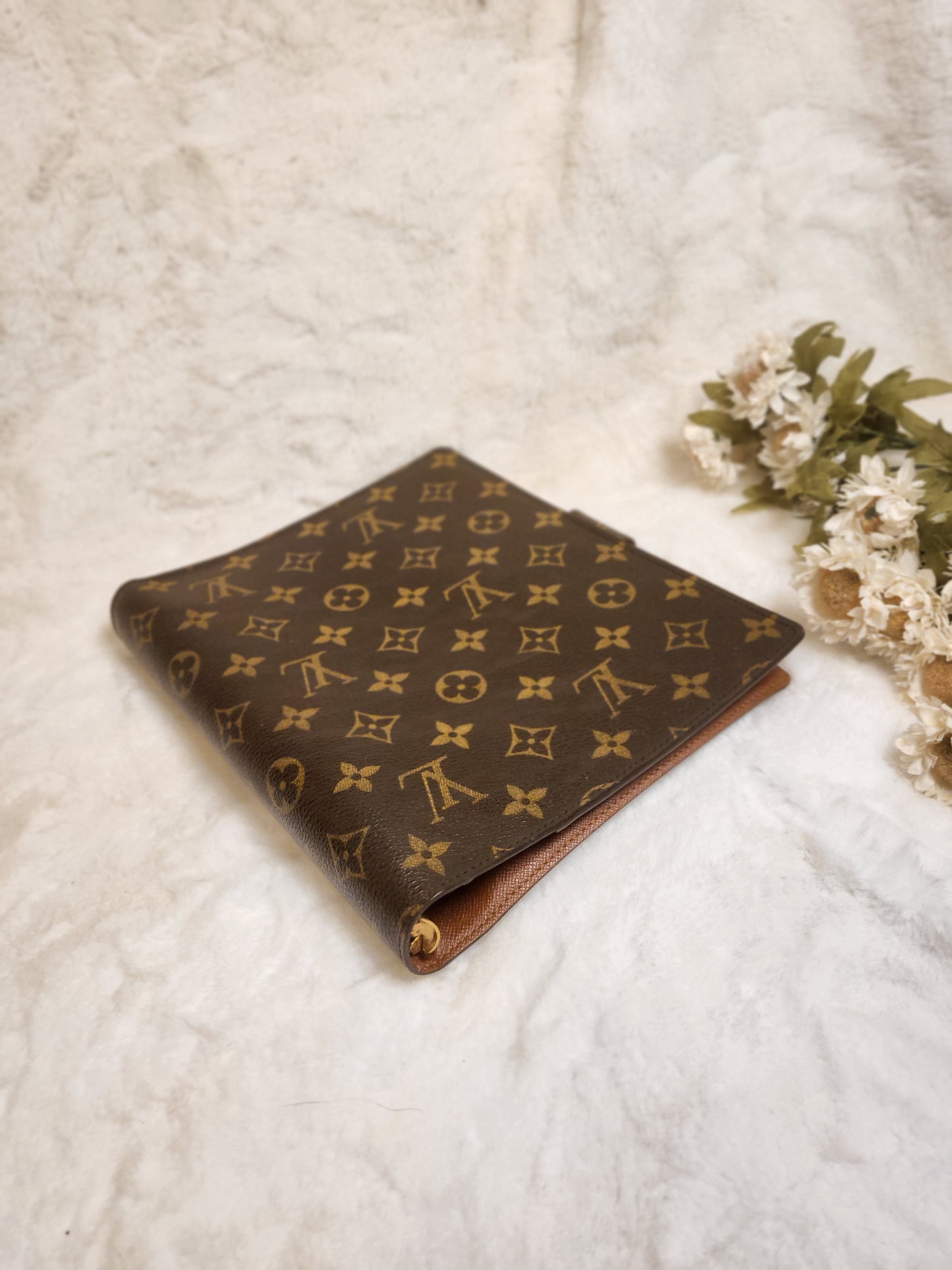 Authentic pre-owned Louis Vuitton agenda gm