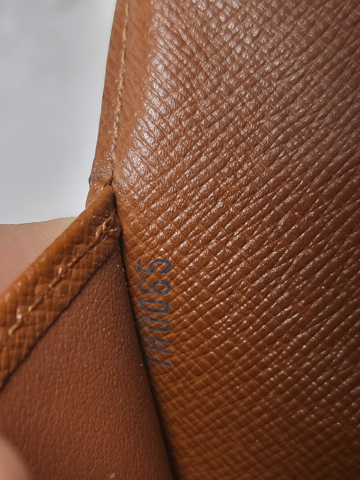 Authentic pre-owned Louis Vuitton agenda gm