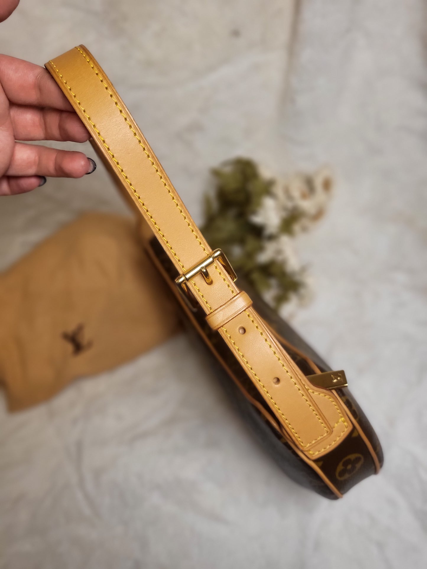Authentic pre-owned Louis Vuitton Croissant pm shoulder bag