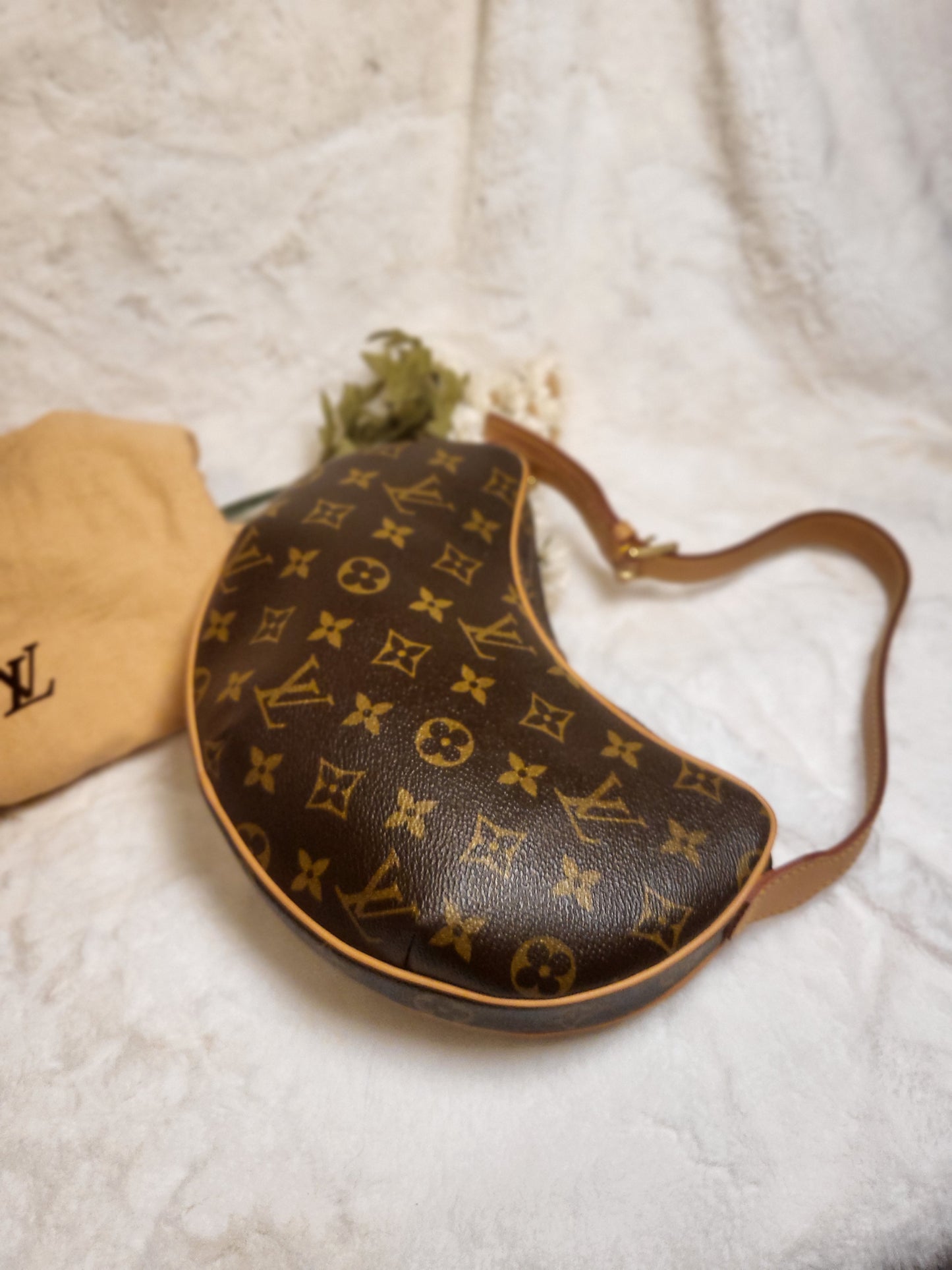 Authentic pre-owned Louis Vuitton Croissant pm shoulder bag