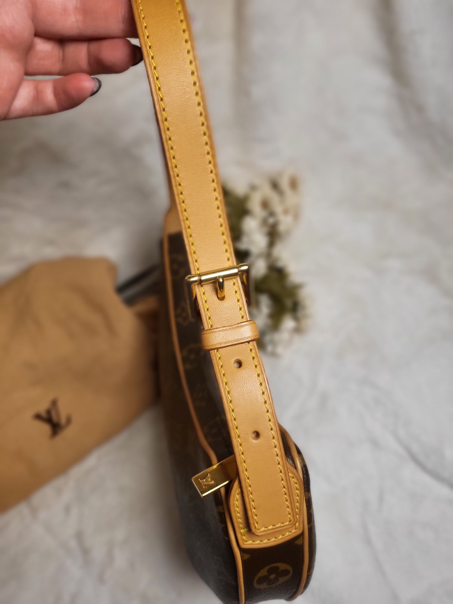Authentic pre-owned Louis Vuitton Croissant pm shoulder bag