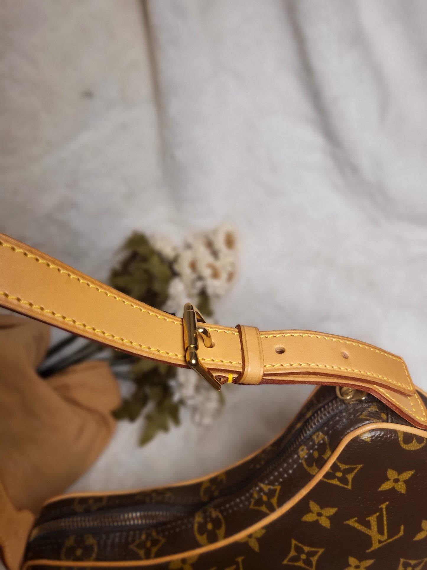 Authentic pre-owned Louis Vuitton Croissant pm shoulder bag