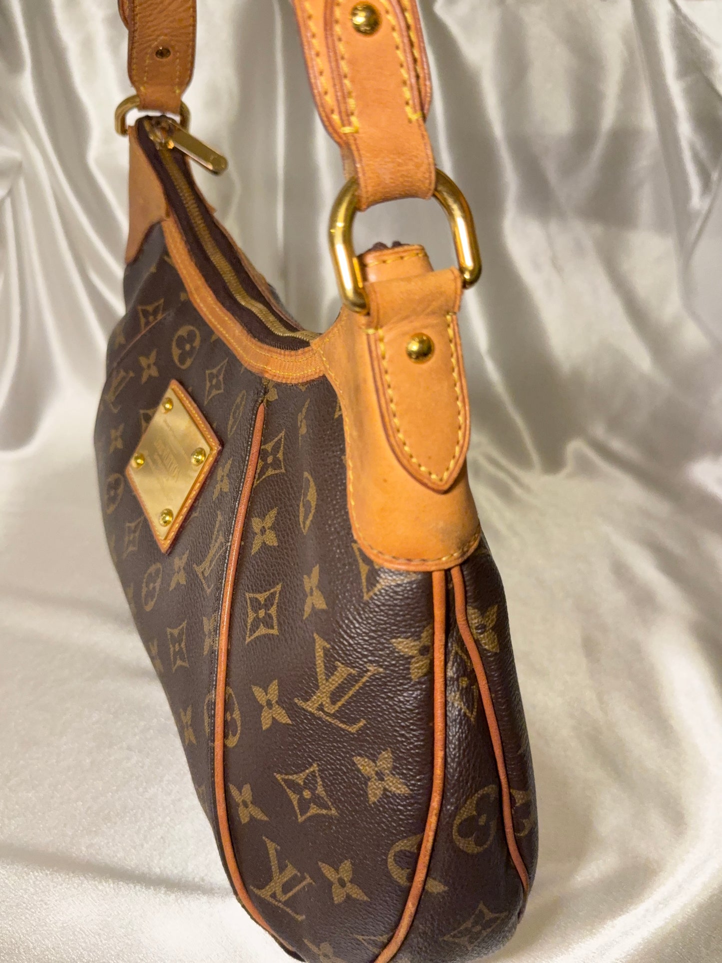 Louis Vuitton Thames GM
