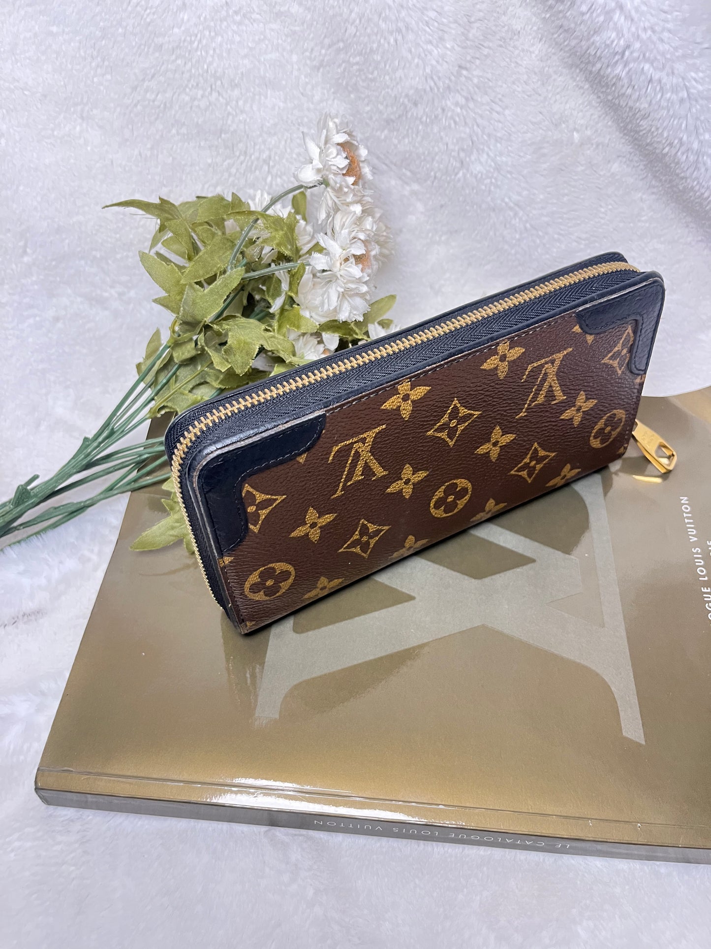 Authentic pre-owned Louis Vuitton retiro compact zippy wallet