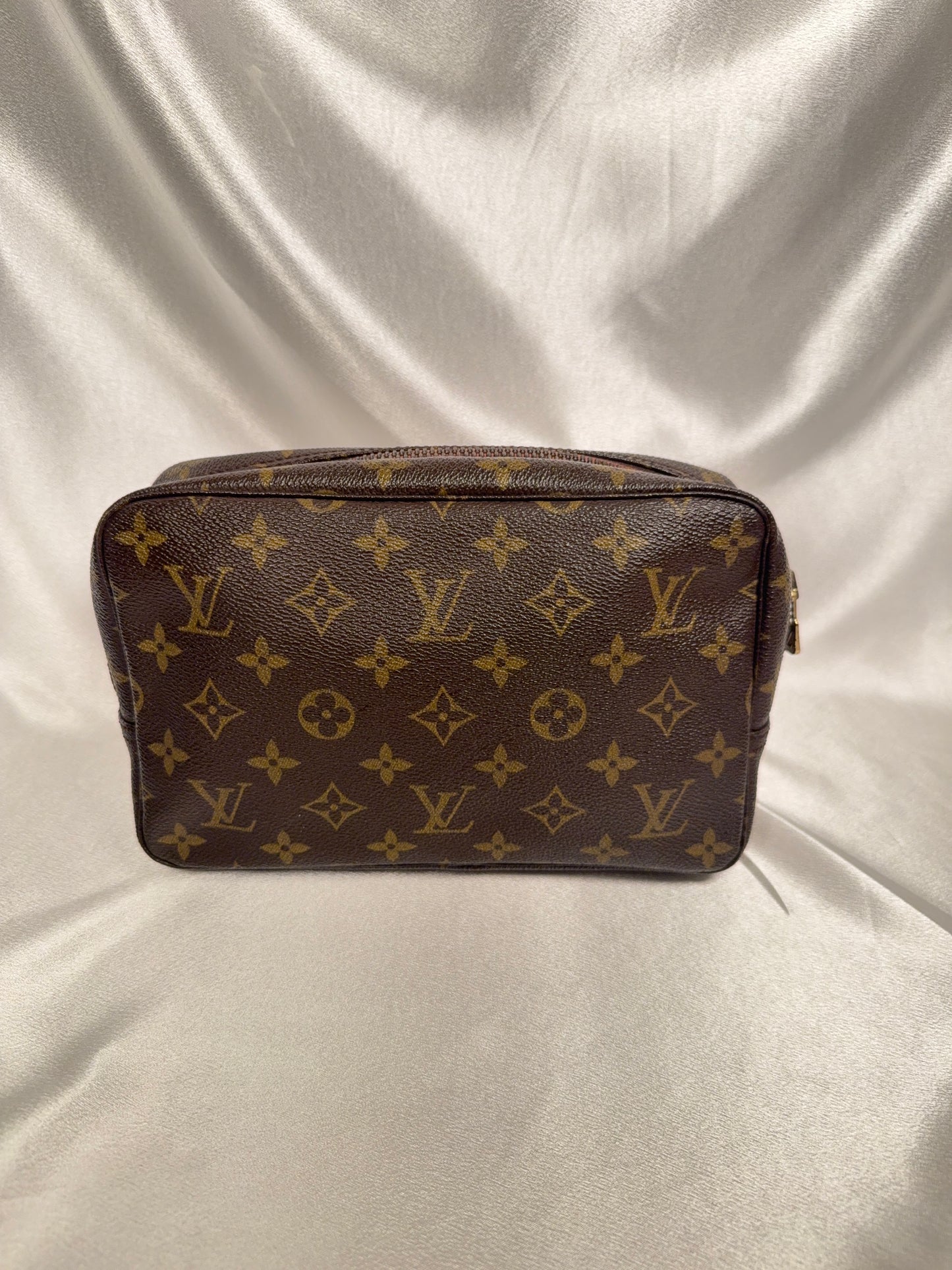 Louis Vuitton Trouss 23 cosmetic pouch