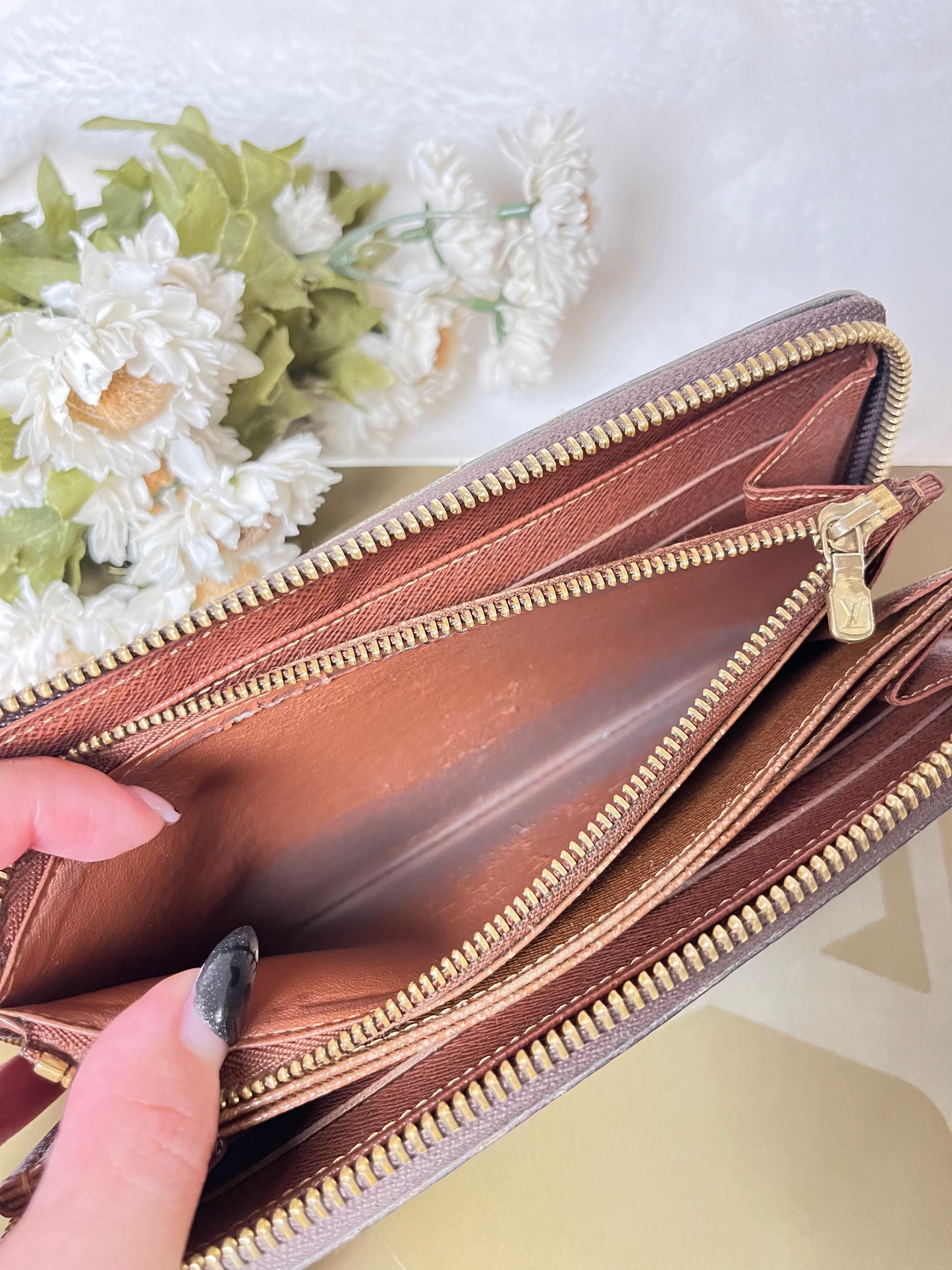 Authentic pre-owned Louis Vuitton zippy compact wallet
