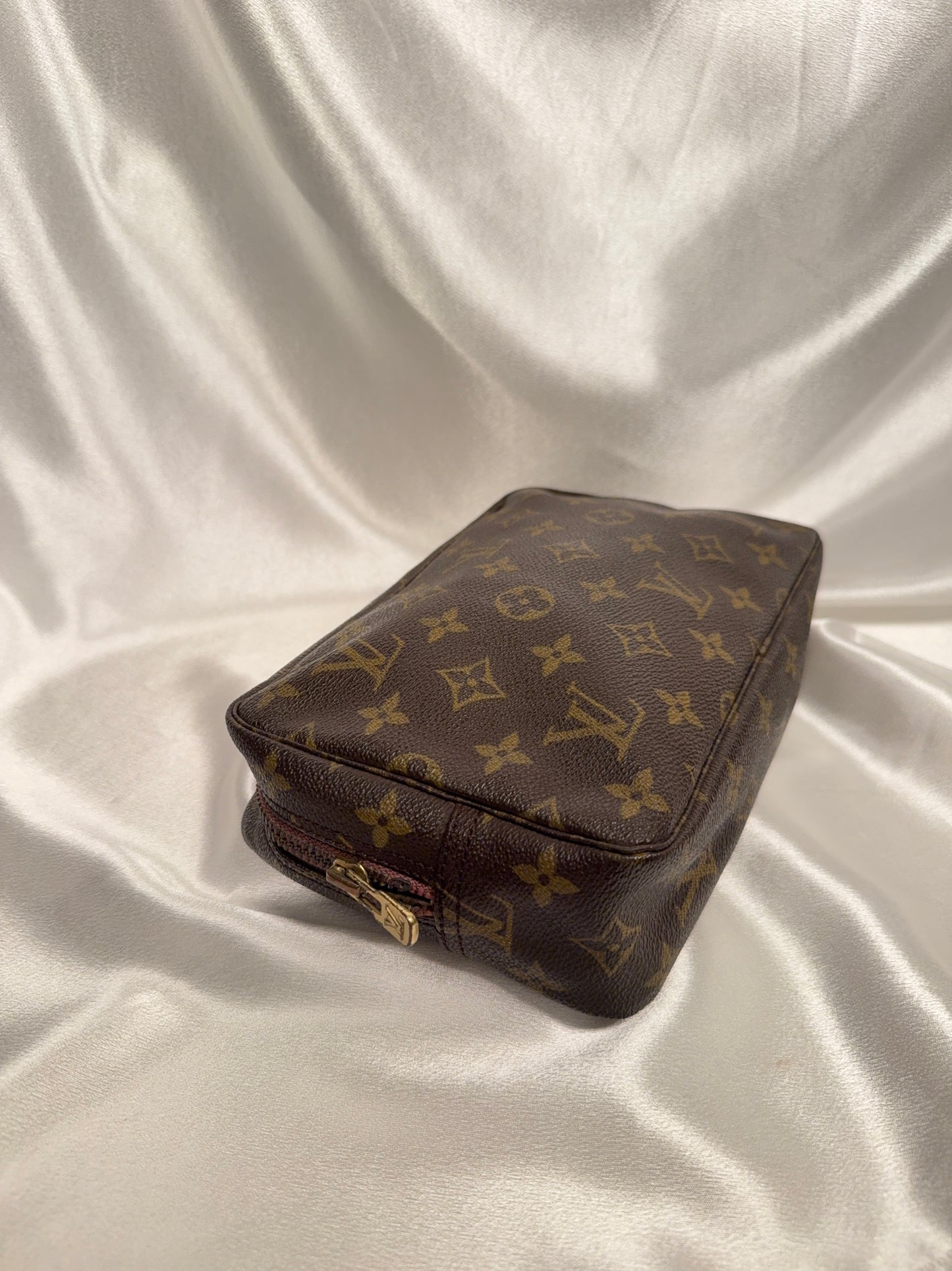 Louis Vuitton Trouss 23 cosmetic pouch