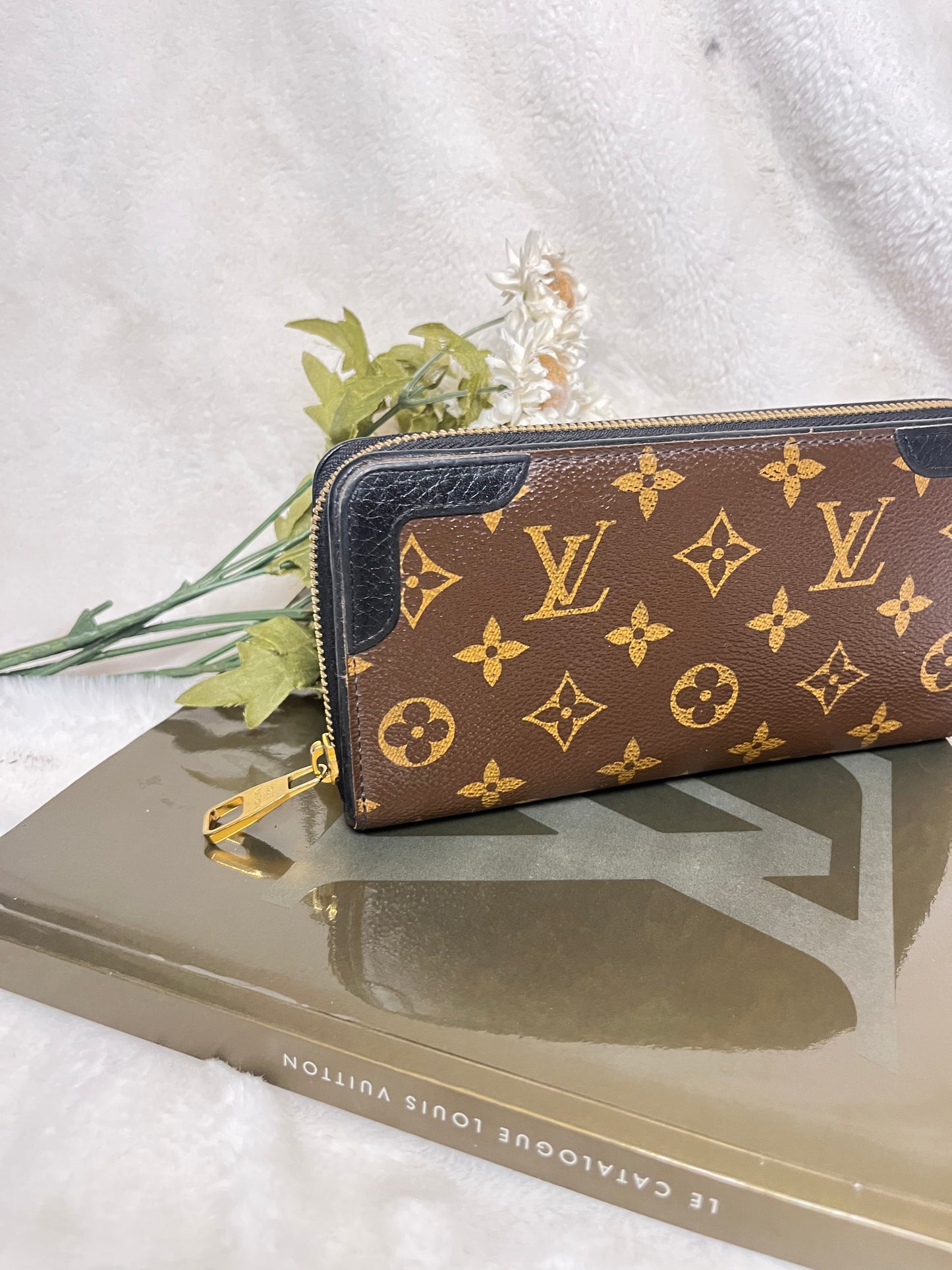 Authentic pre-owned Louis Vuitton retiro compact zippy wallet