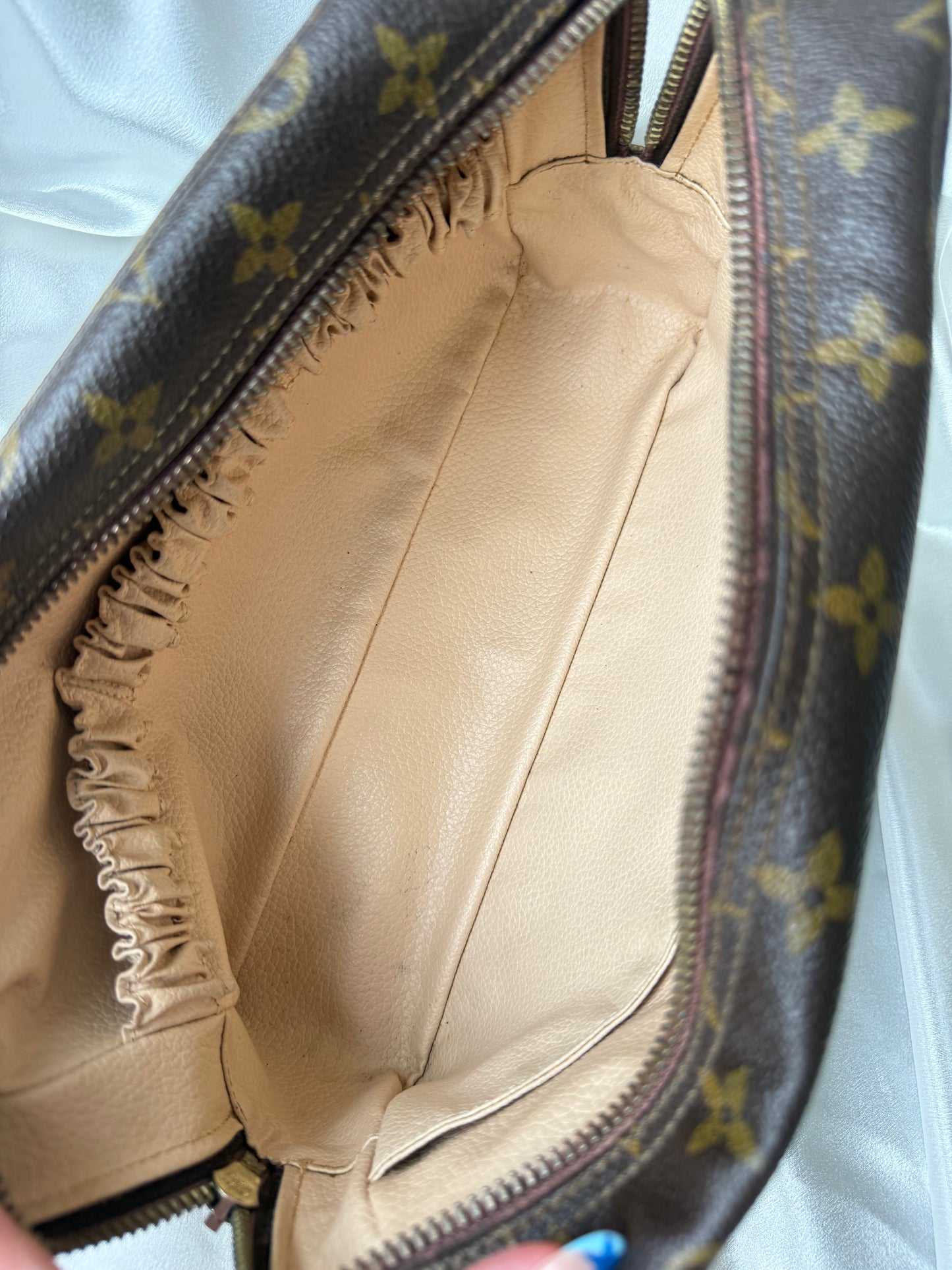 Louis Vuitton trousse 28 toilette
