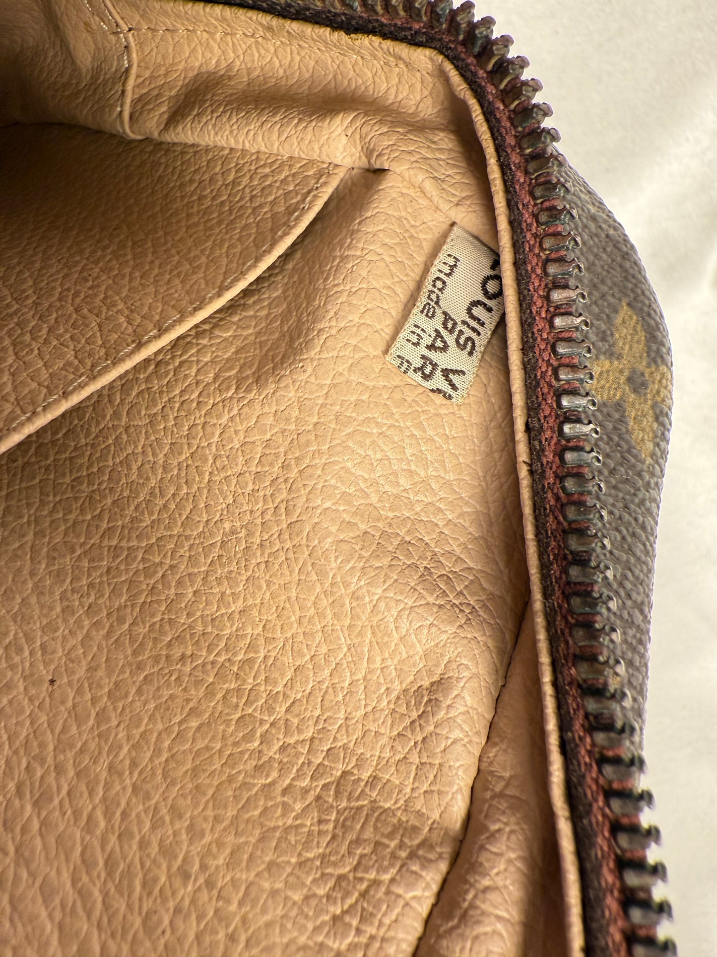 Louis Vuitton Trouss 23 cosmetic pouch