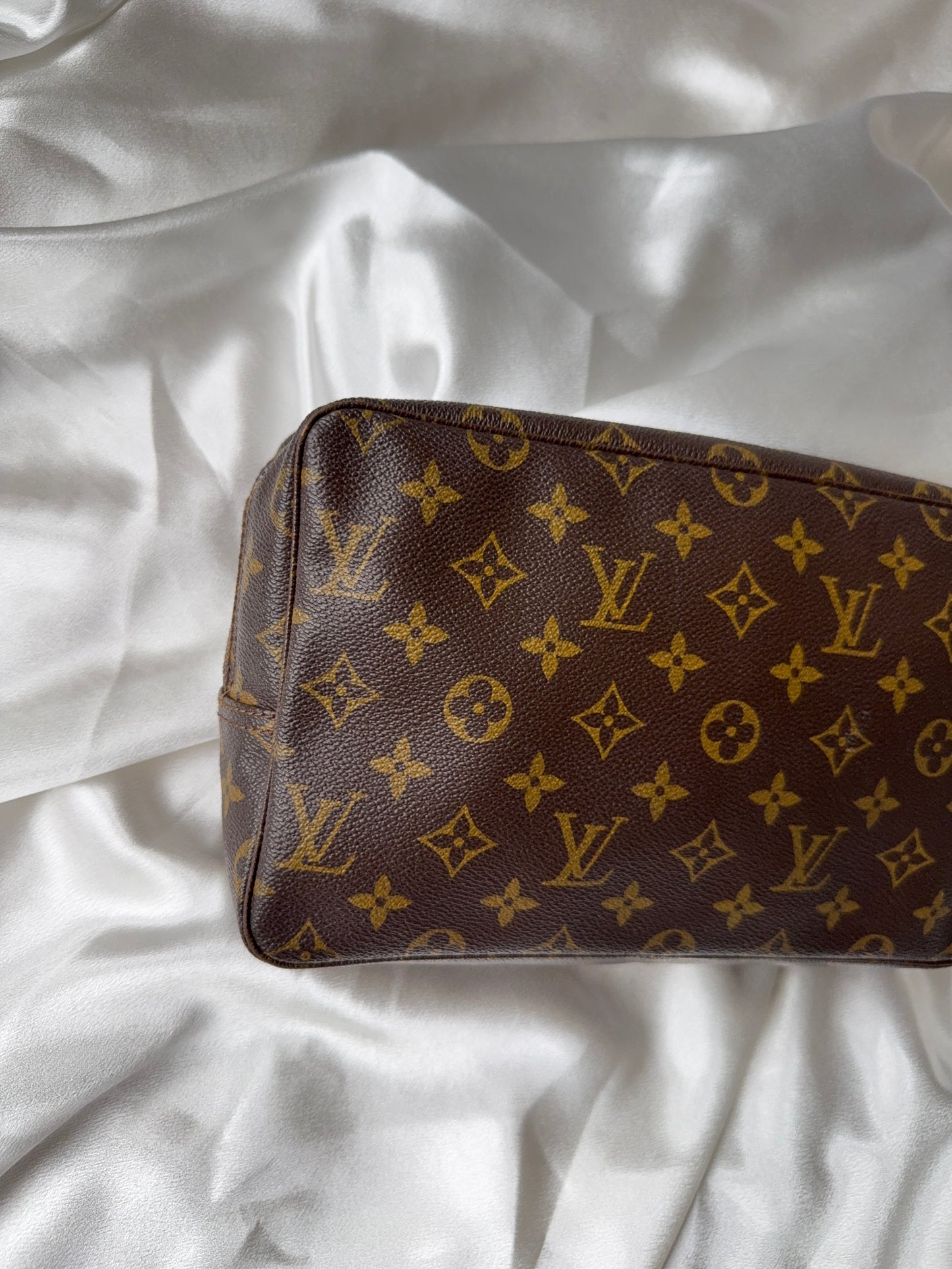 Louis Vuitton trousse 28 toilette
