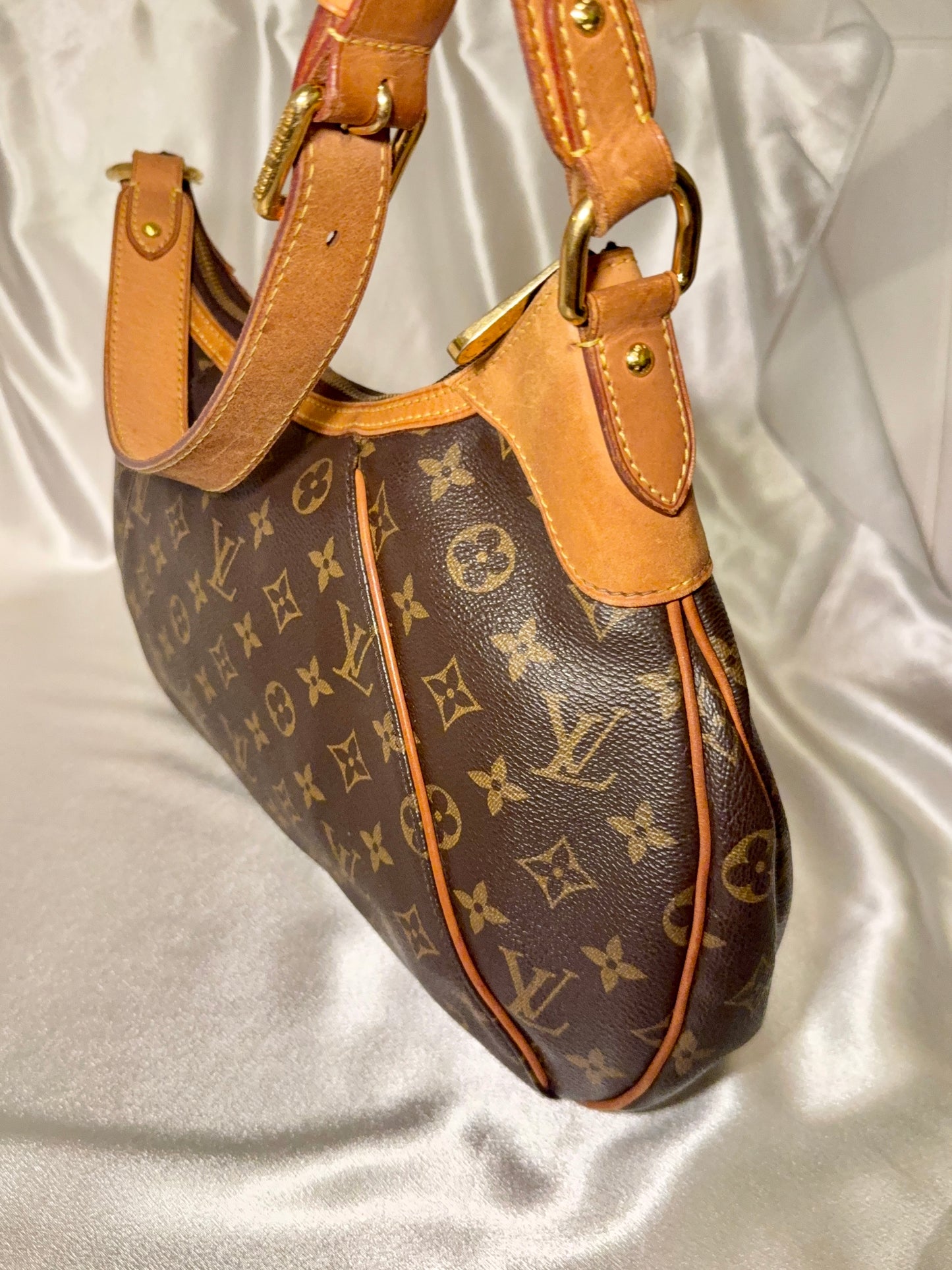 Louis Vuitton Thames GM