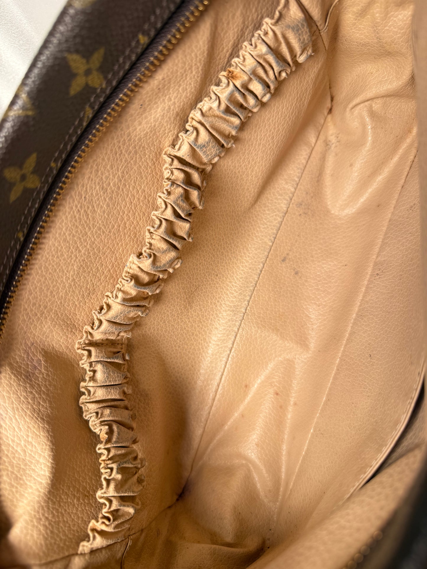 Louis Vuitton Trousse 28 cosmetic pouch
