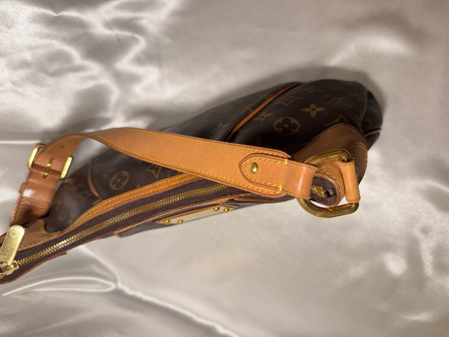 Louis Vuitton Thames GM