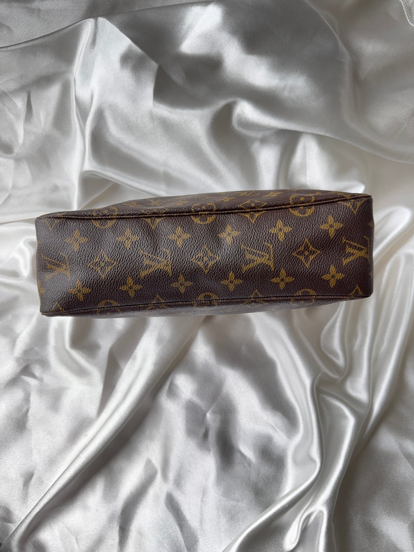 Louis Vuitton trousse 28 toilette
