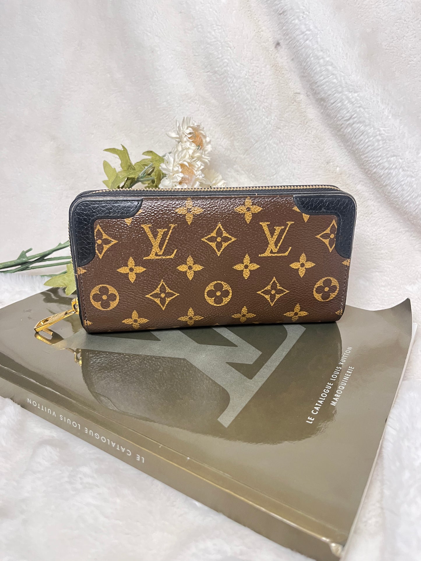 Authentic pre-owned Louis Vuitton retiro compact zippy wallet