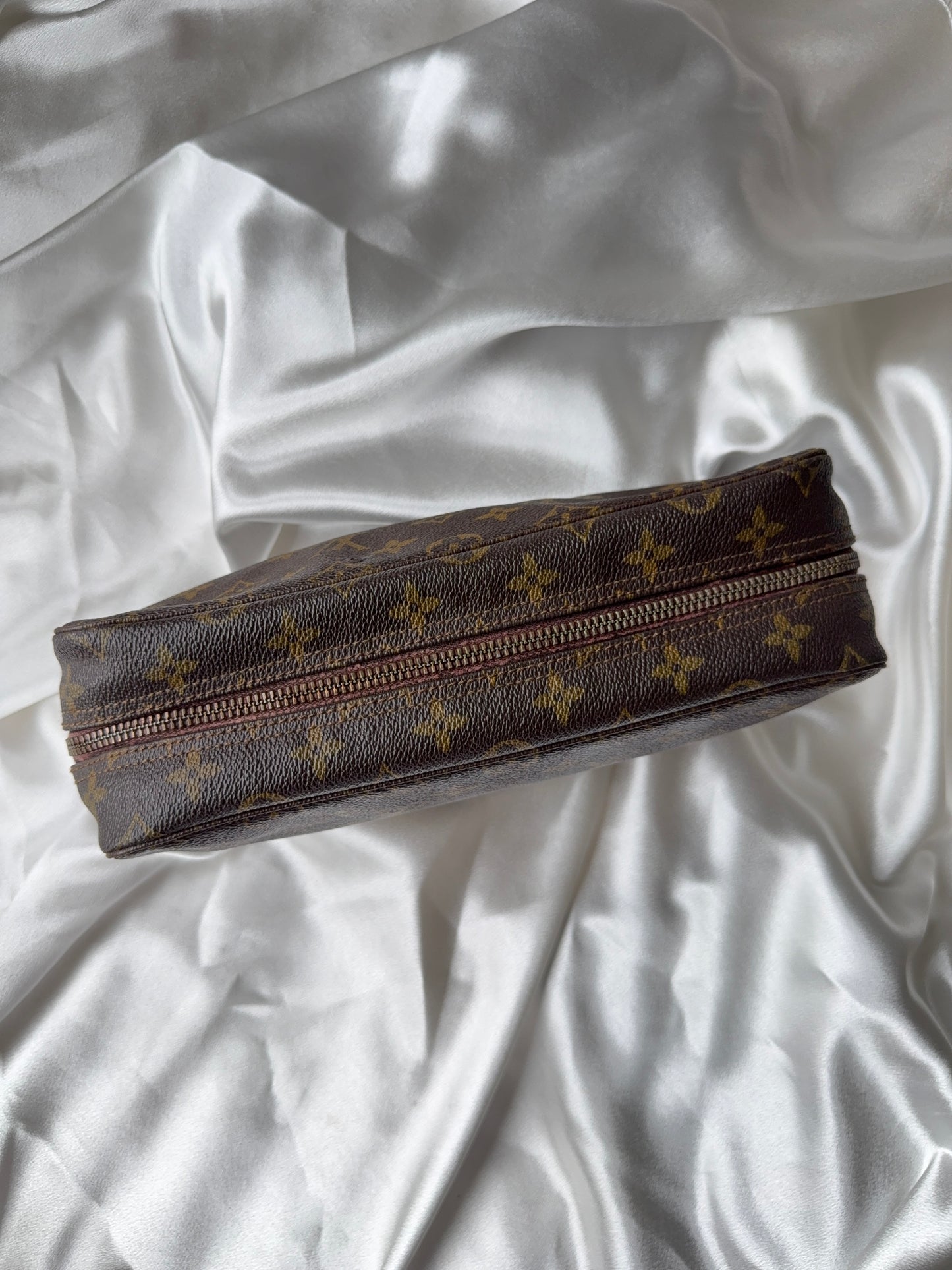 Louis Vuitton trousse 28 toilette