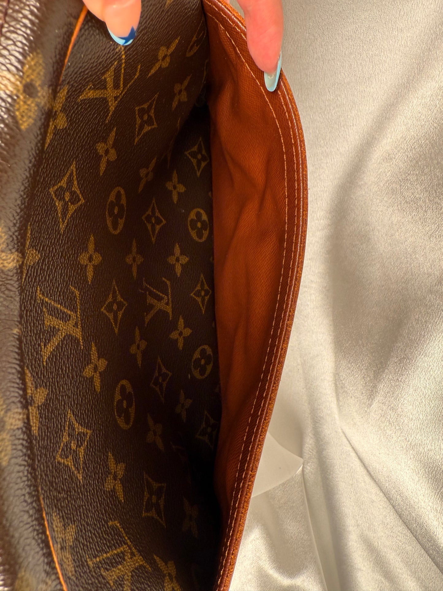 Louis Vuitton Trocadero 30 crossbody