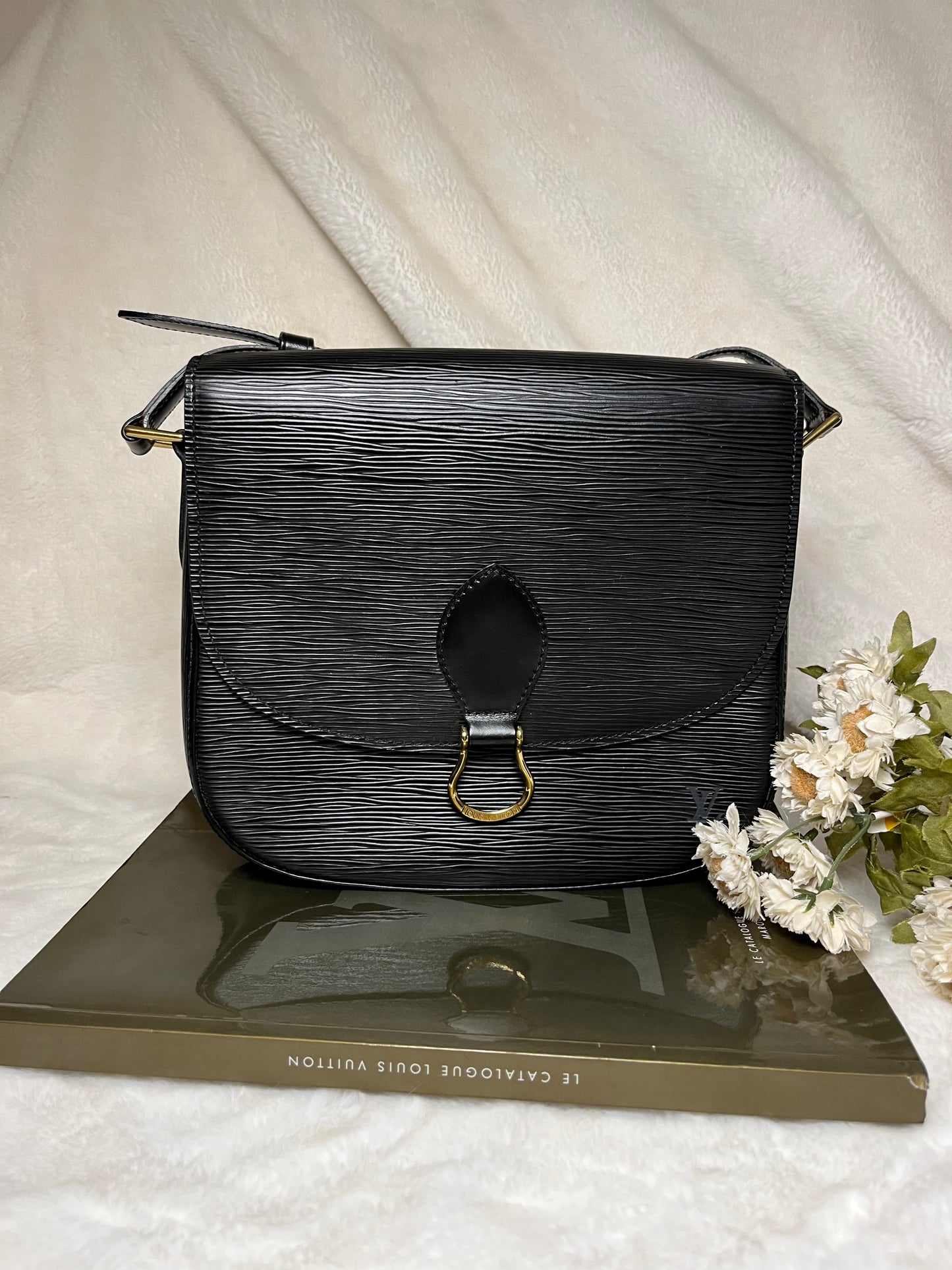 Authentic pre-owned Louis Vuitton Saint Cloud GM epi noir