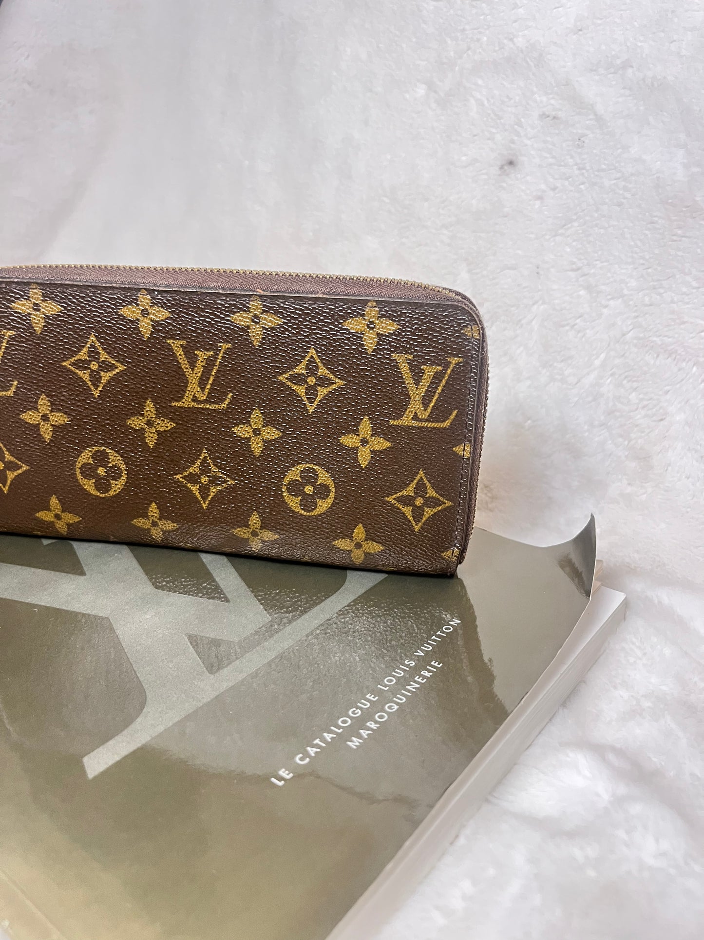 Authentic pre-owned Louis Vuitton zippy wallet