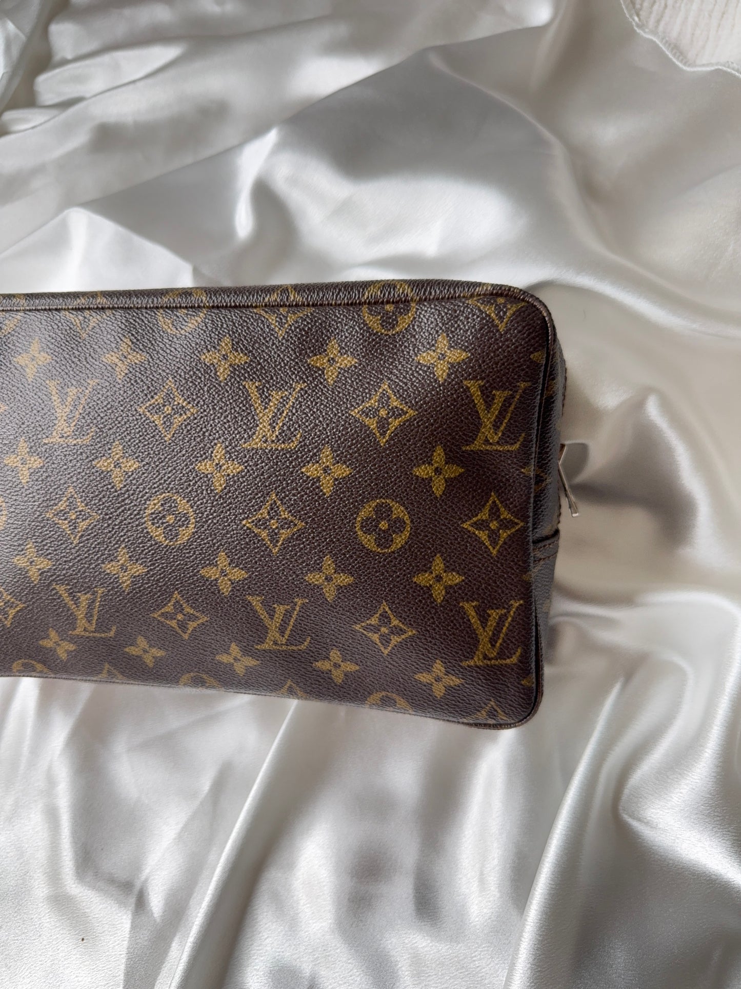 Louis Vuitton trousse 28 toilette