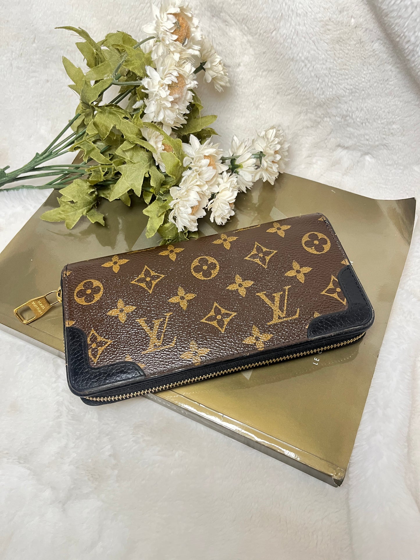 Authentic pre-owned Louis Vuitton retiro compact zippy wallet