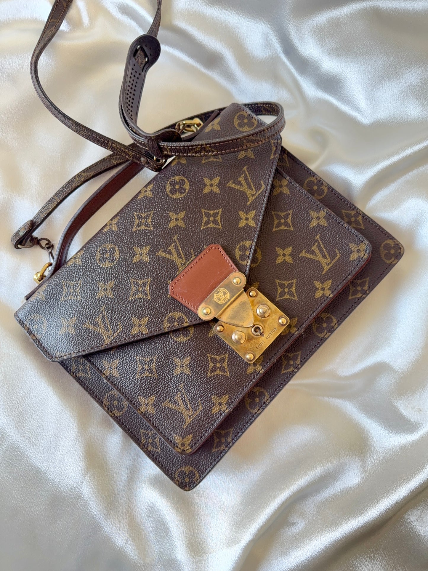 Louis Vuitton Monogram Monceau 26