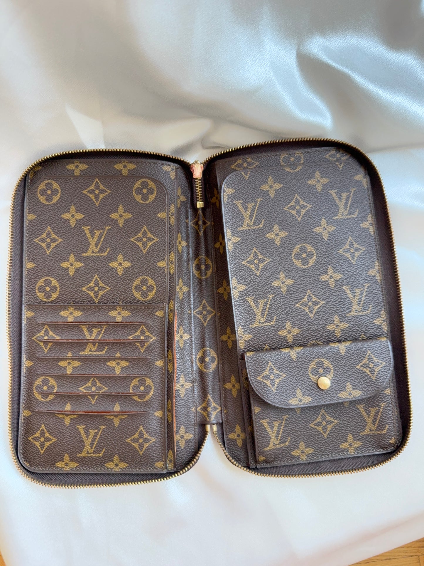 Louis Vuitton de Voyage travel organizer