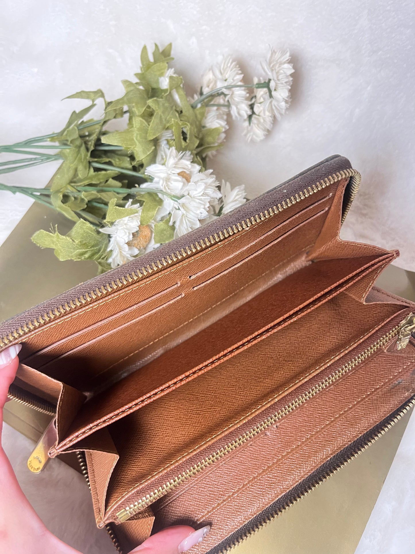 Authentic pre-owned Louis Vuitton zippy wallet