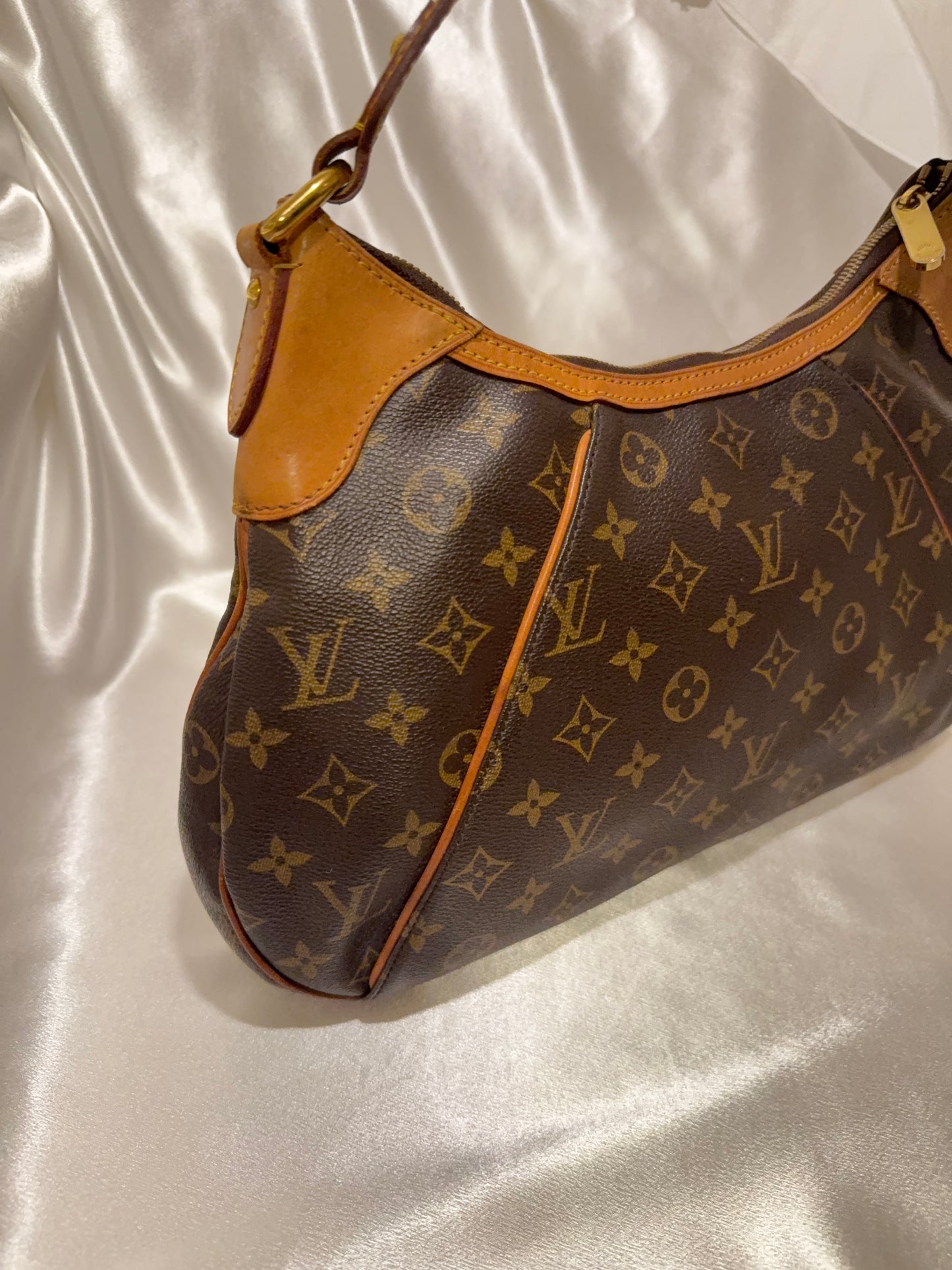 Louis Vuitton Thames GM