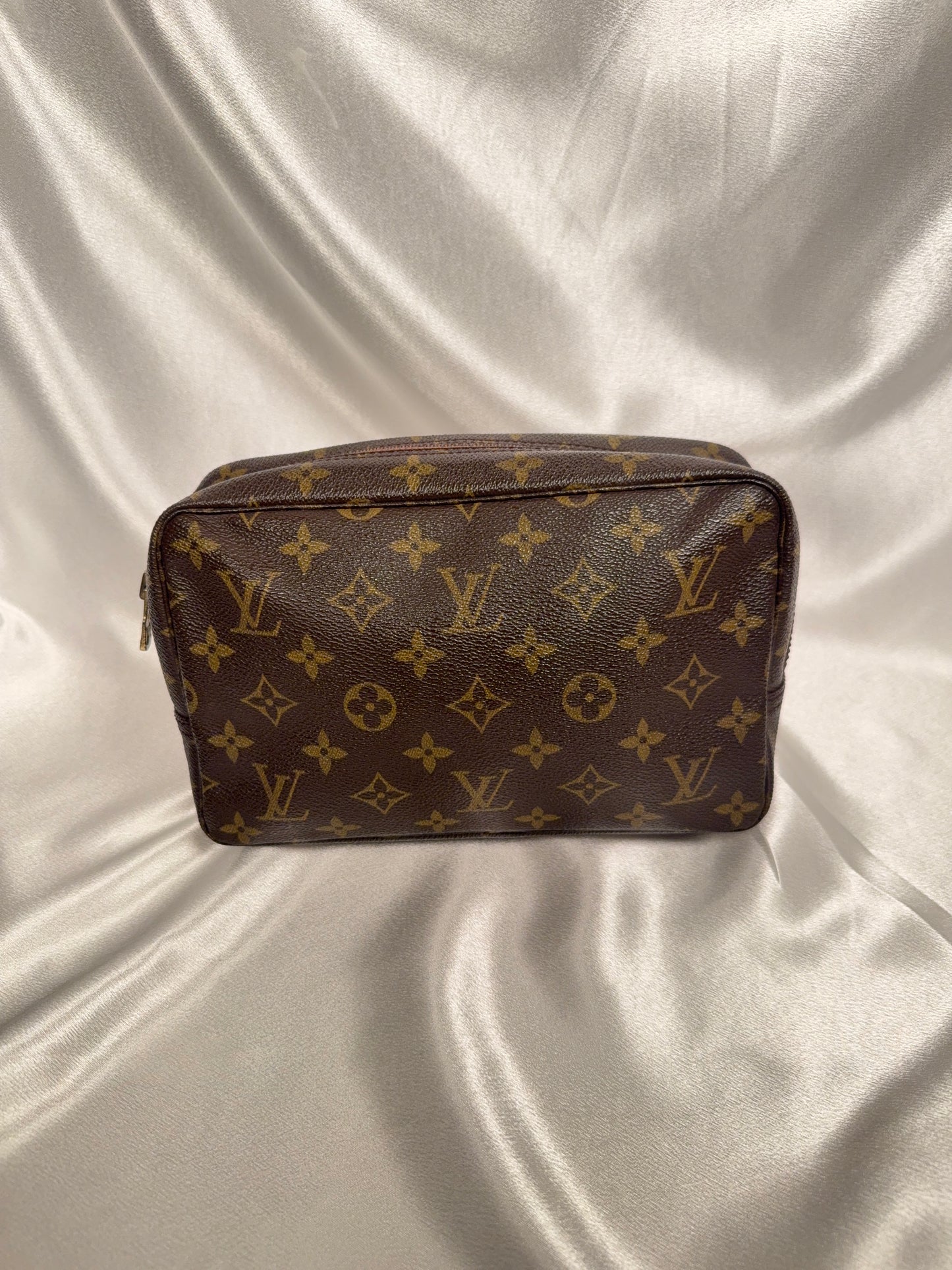 Louis Vuitton Trouss 23 cosmetic pouch