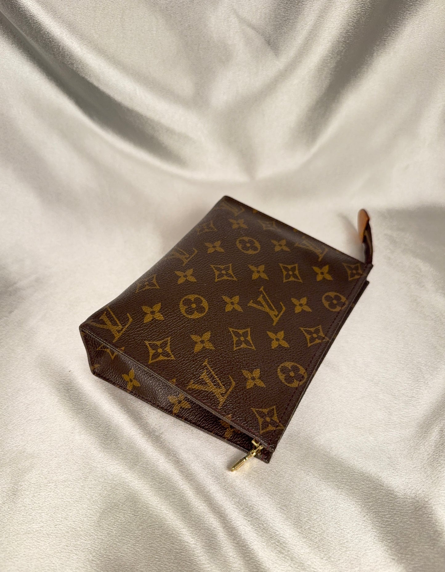 Louis Vuitton toilette 19