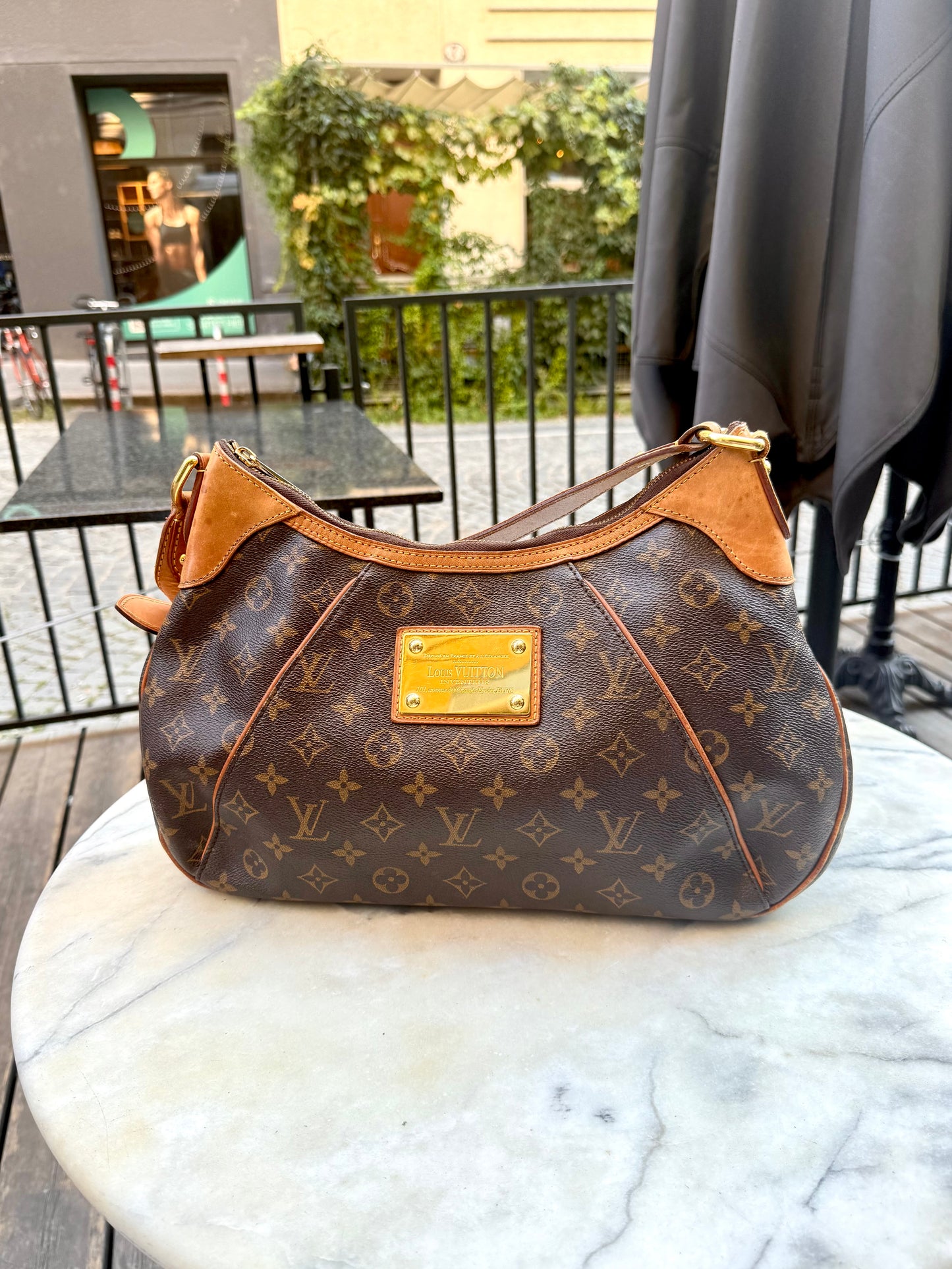 Louis Vuitton Thames GM