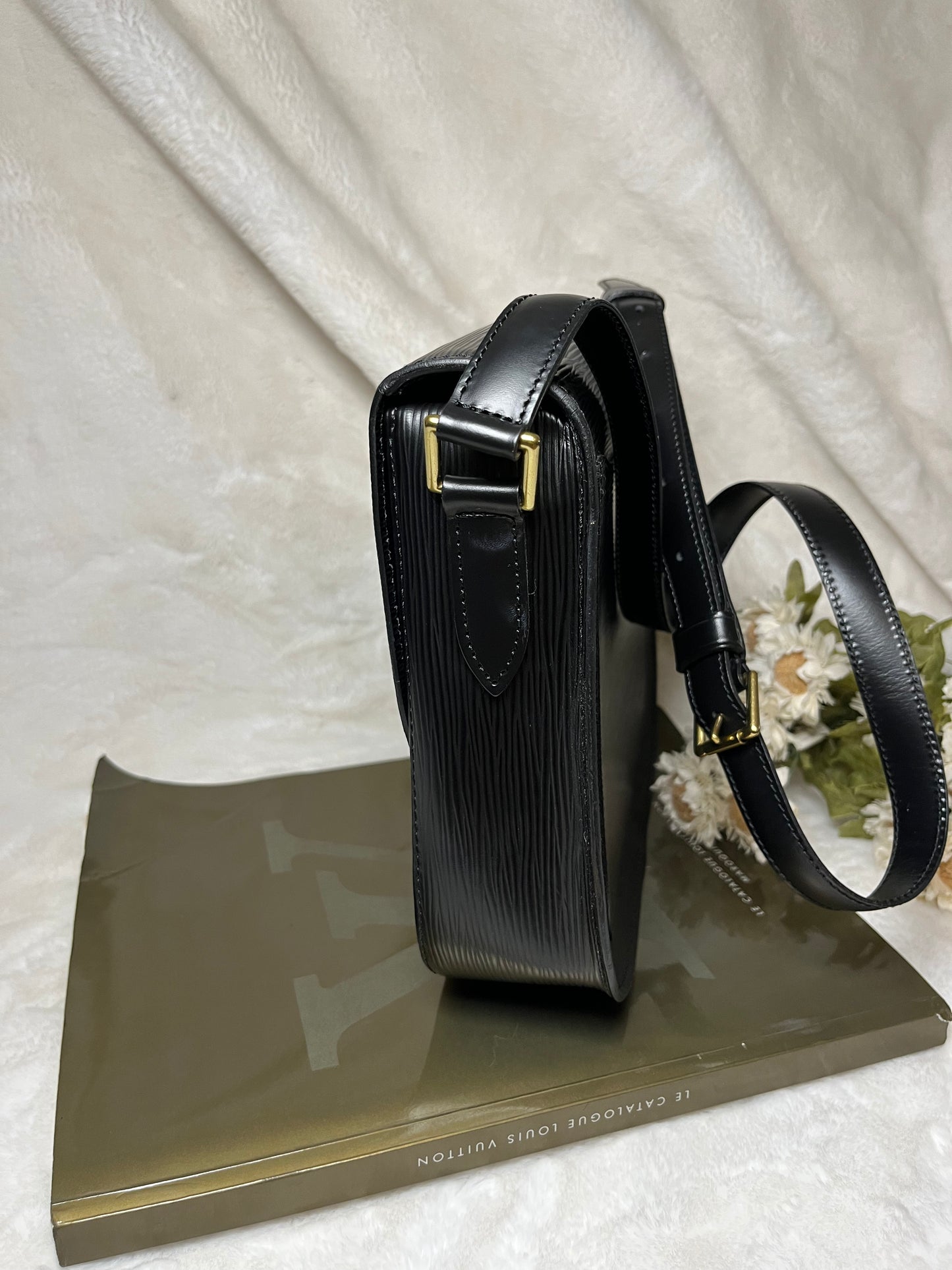 Authentic pre-owned Louis Vuitton Saint Cloud GM epi noir