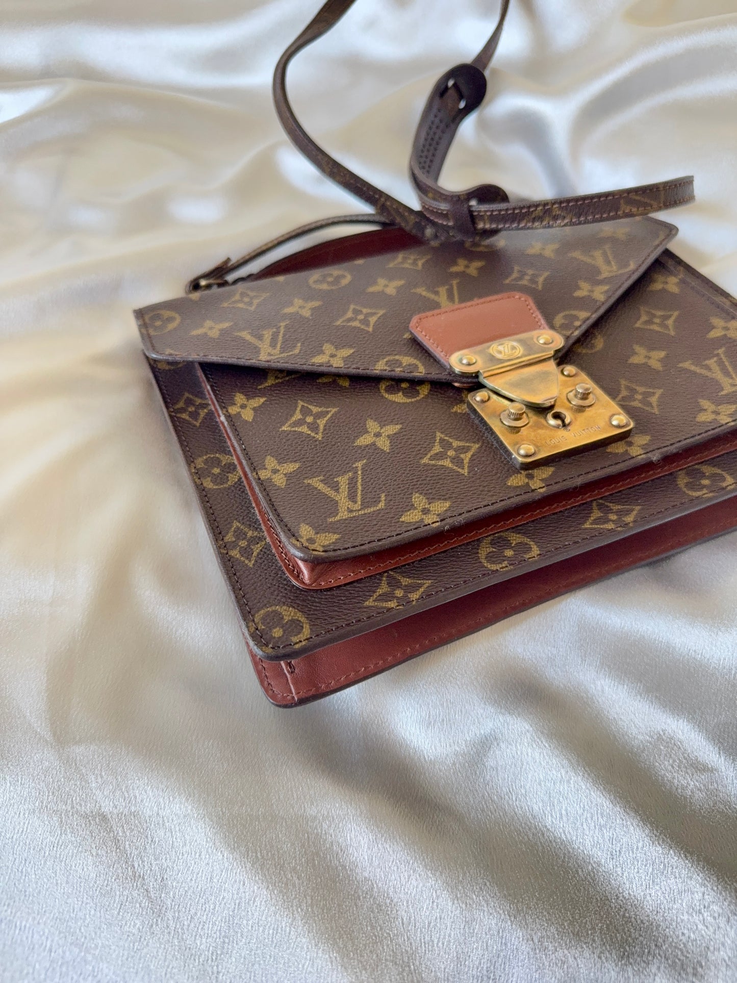 Louis Vuitton Monogram Monceau 26