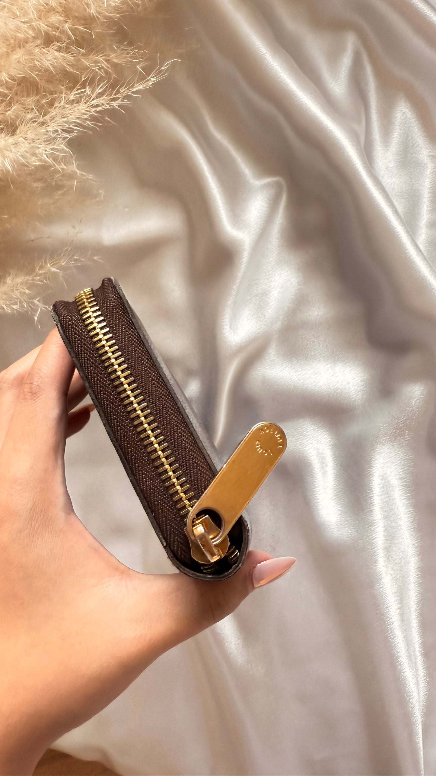 Louis Vuitton zippy compact wallet