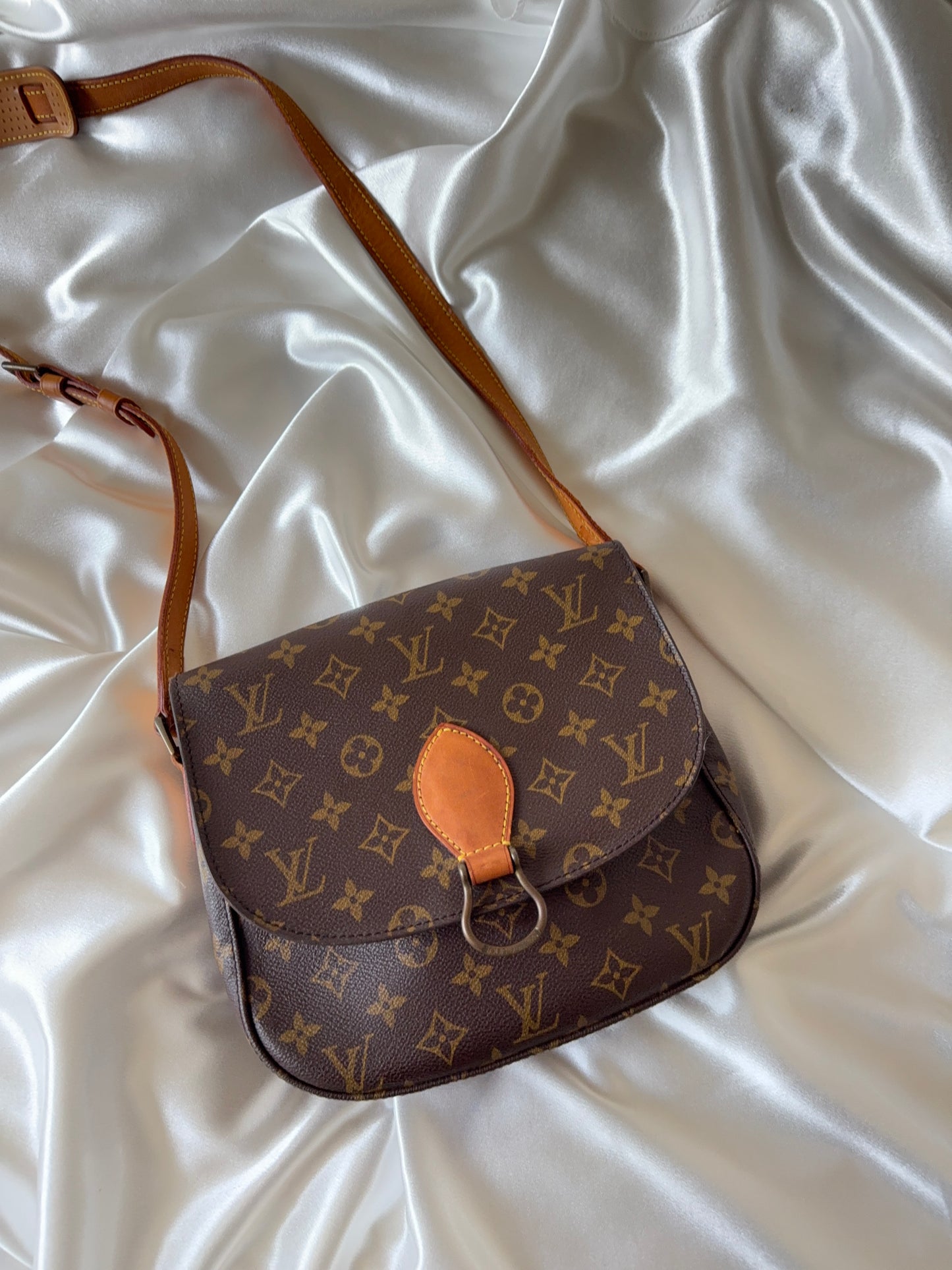 Louis Vuitton st Cloud GM crossbody bag