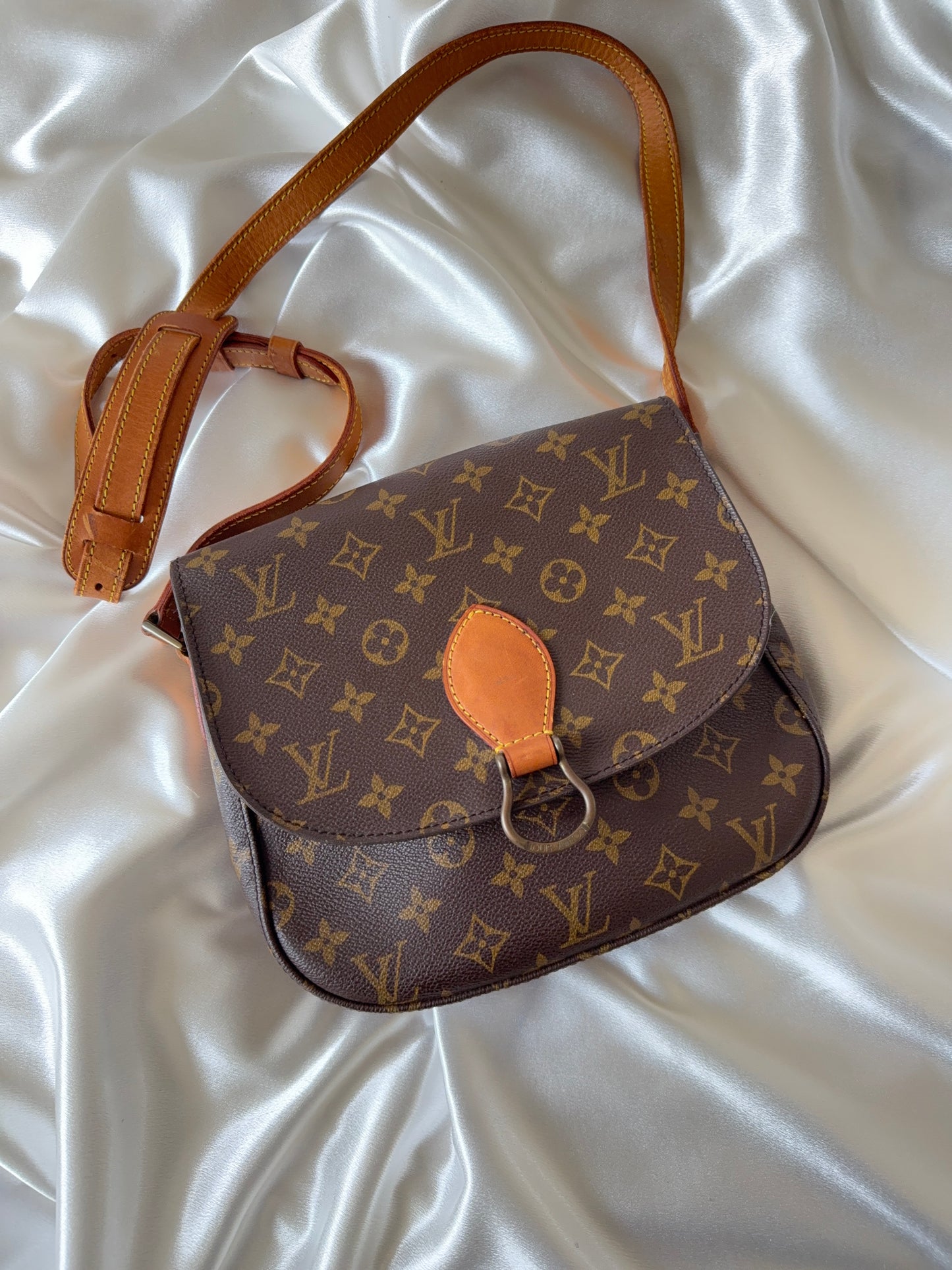 Louis Vuitton st Cloud GM crossbody bag