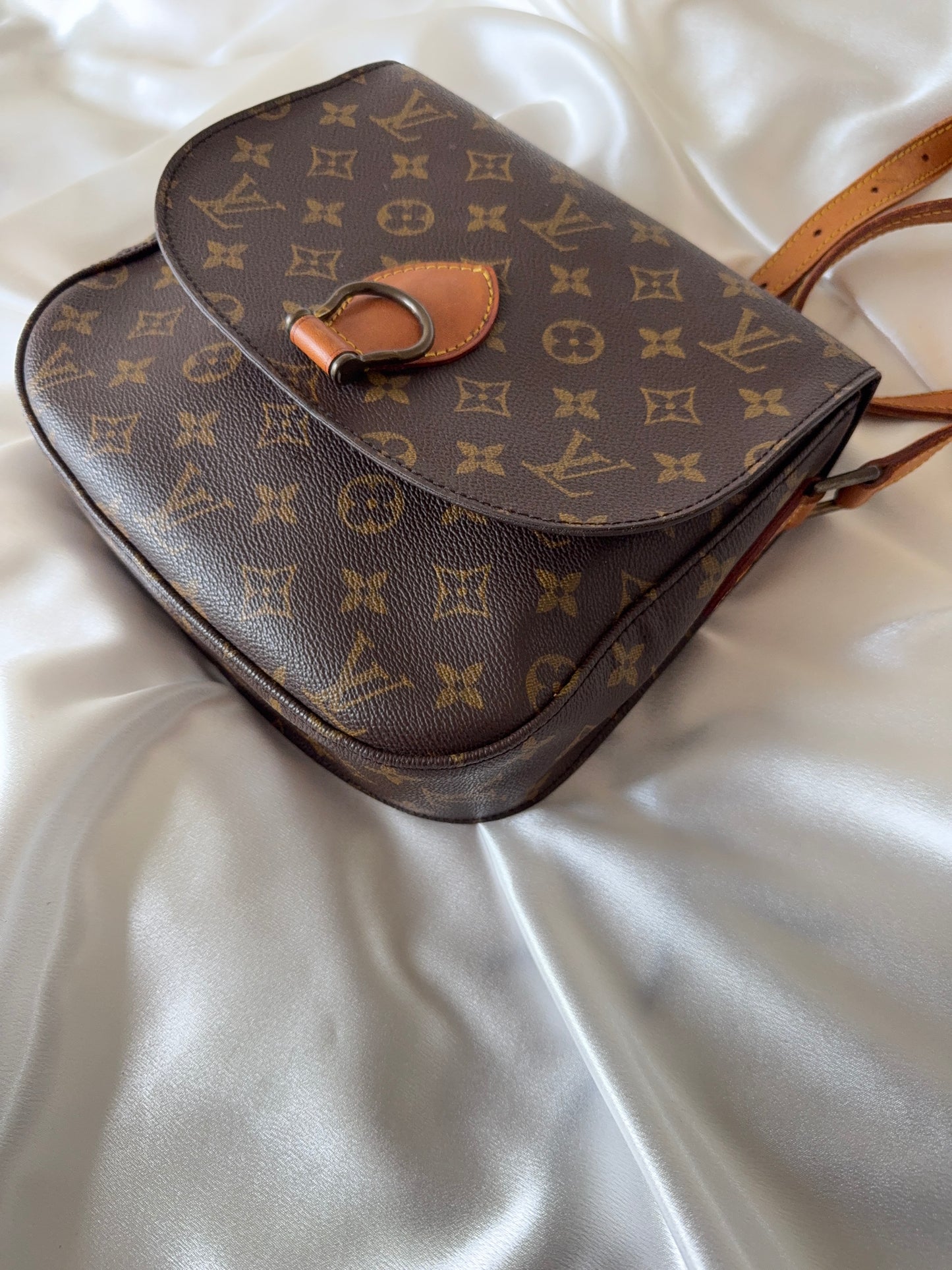 Louis Vuitton st Cloud GM crossbody bag