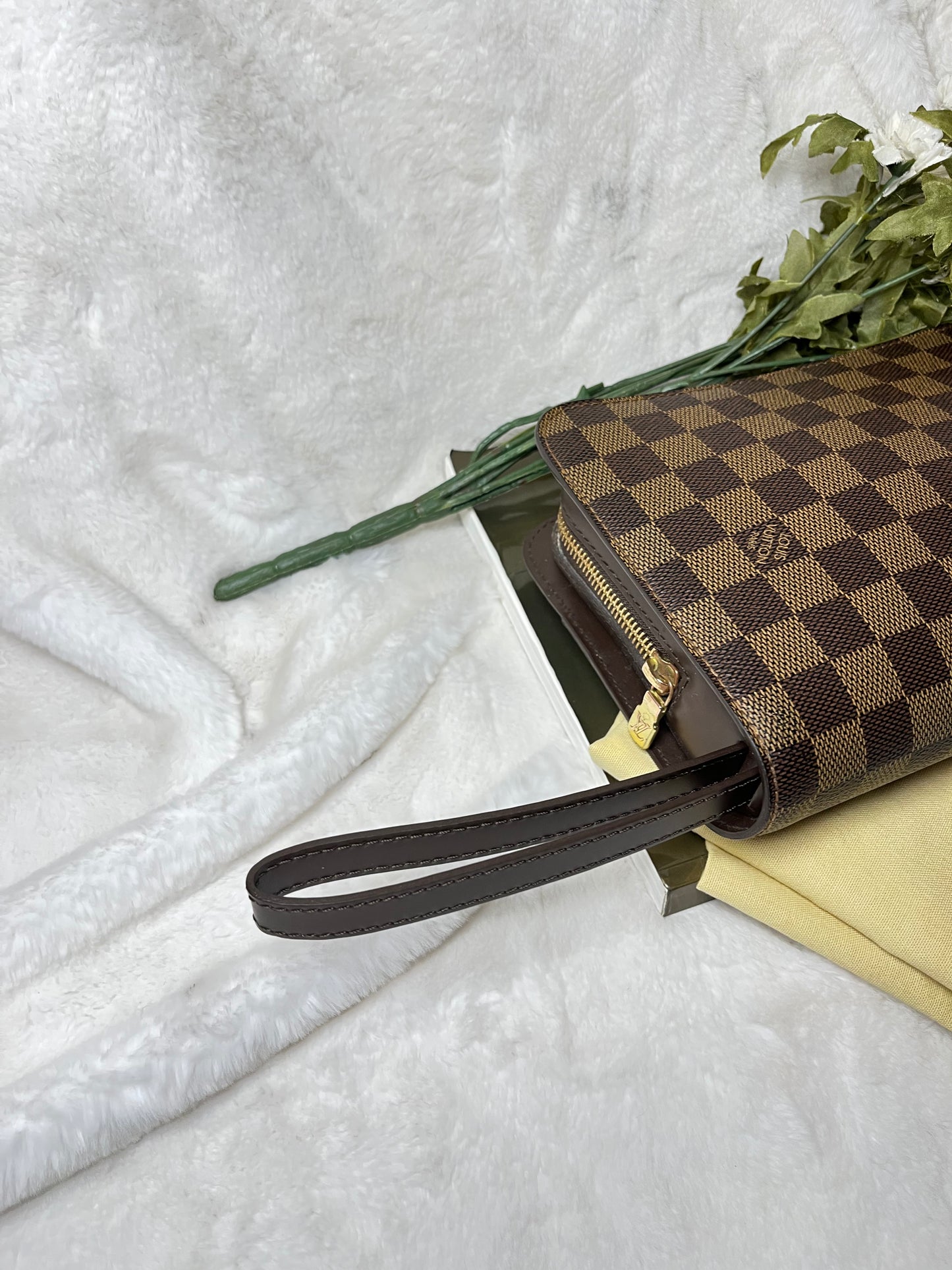 Authentic pre-owned Louis Vuitton st Louis clutch