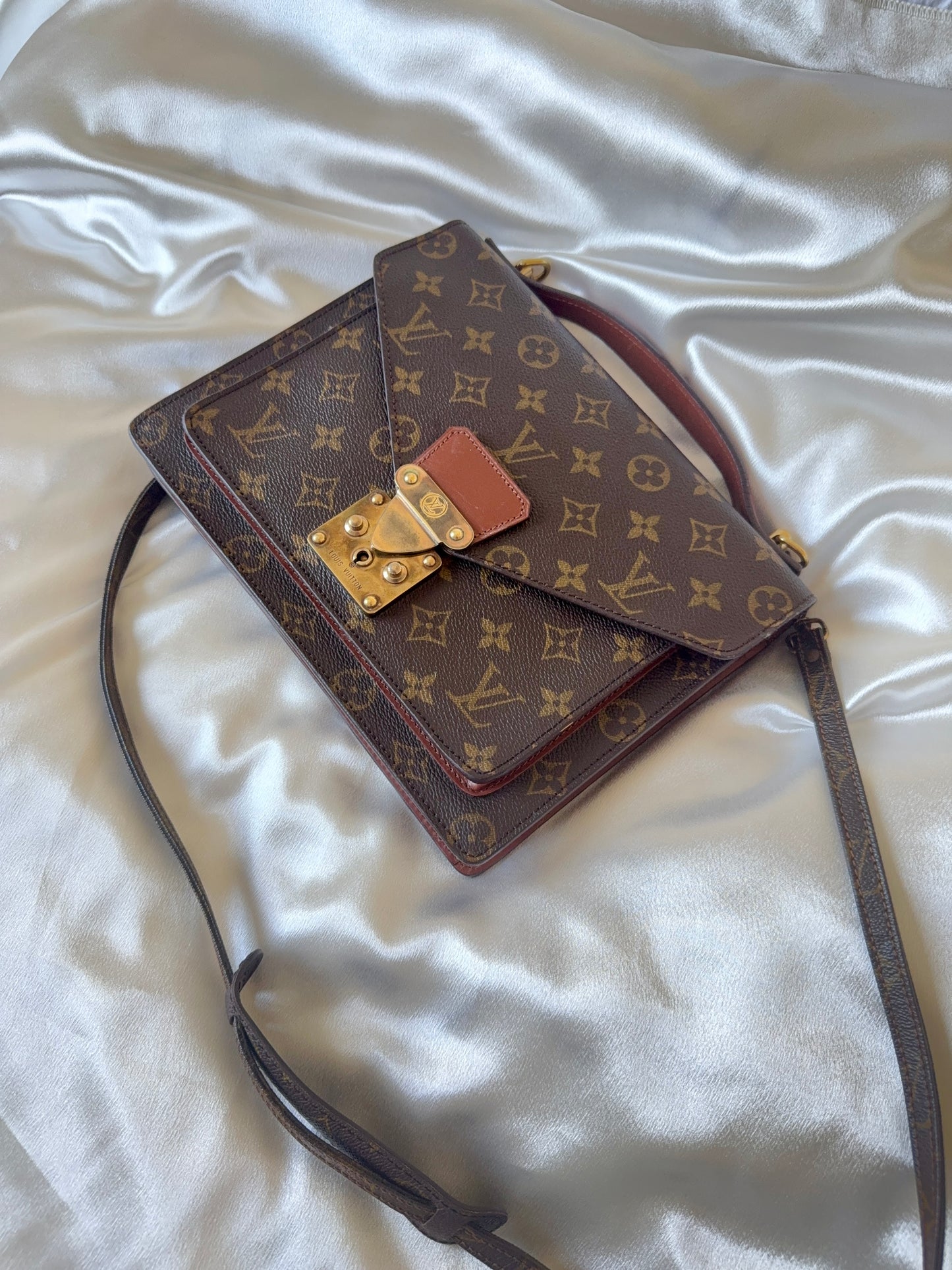 Louis Vuitton Monogram Monceau 26
