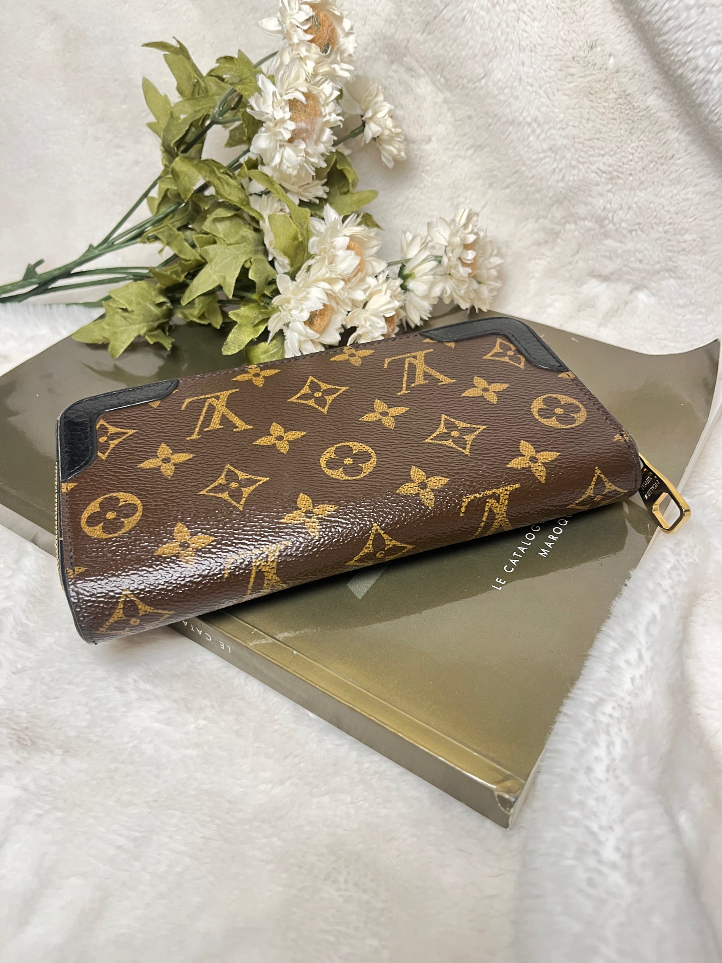 Authentic pre-owned Louis Vuitton retiro compact zippy wallet
